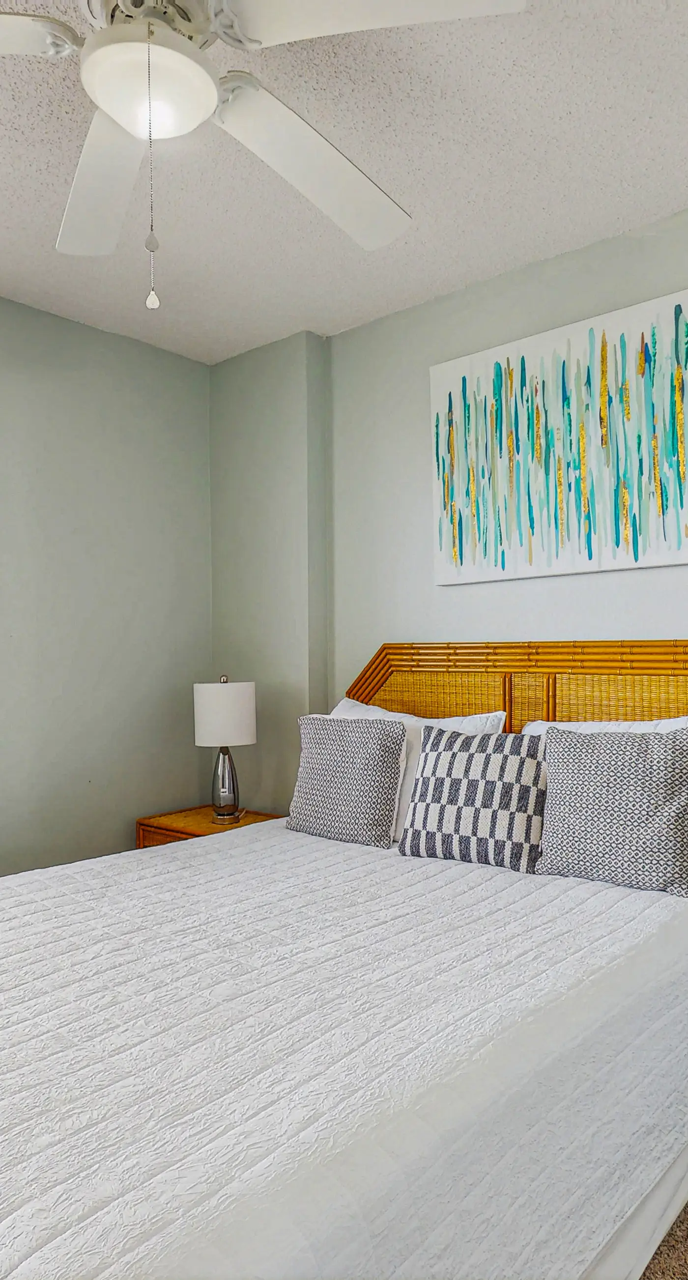 Bright Condo w Lagoon View & Shared Pools, Hot Tub, Tennis, & Beach Access