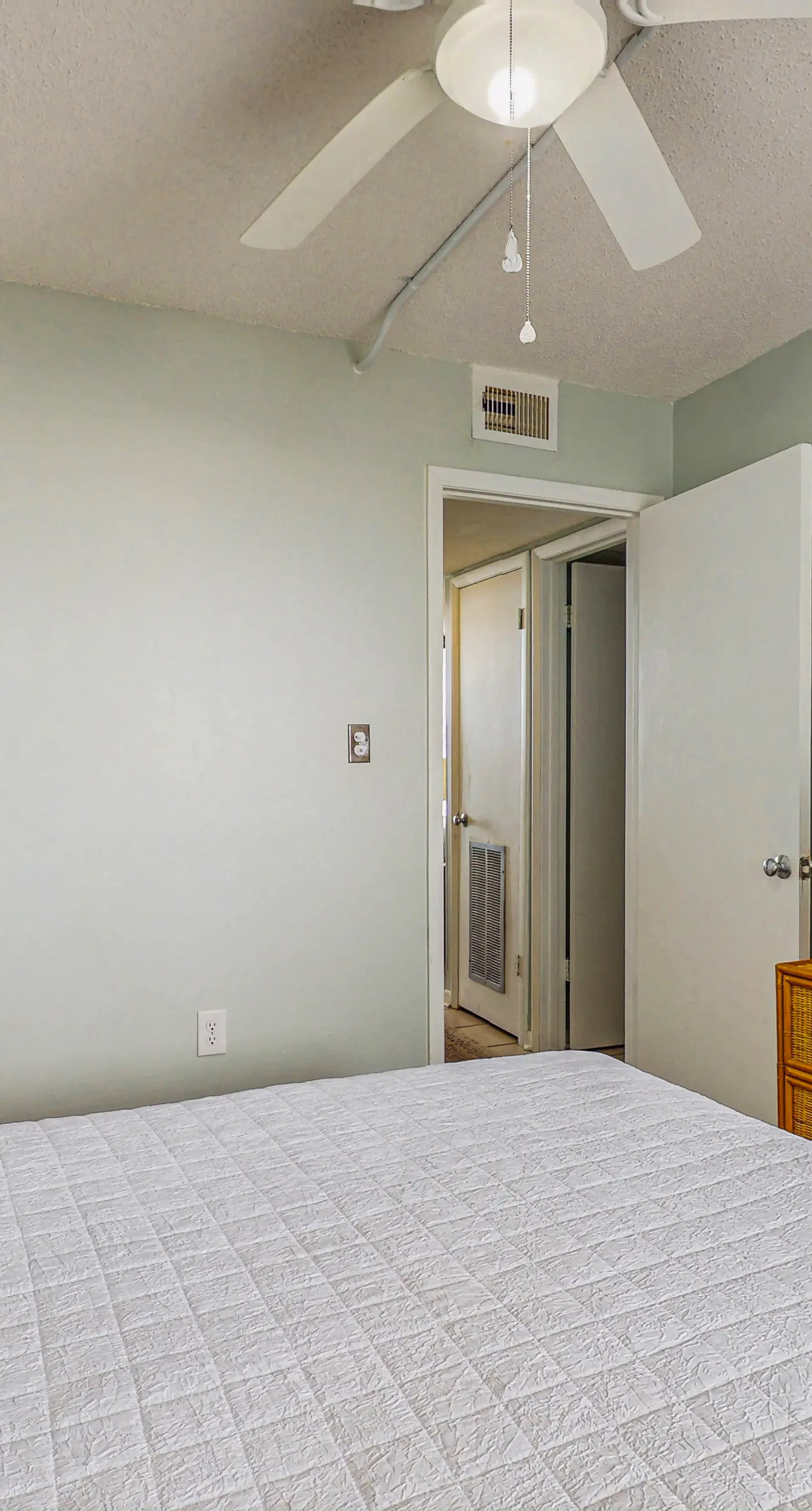 Bright Condo w Lagoon View & Shared Pools, Hot Tub, Tennis, & Beach Access