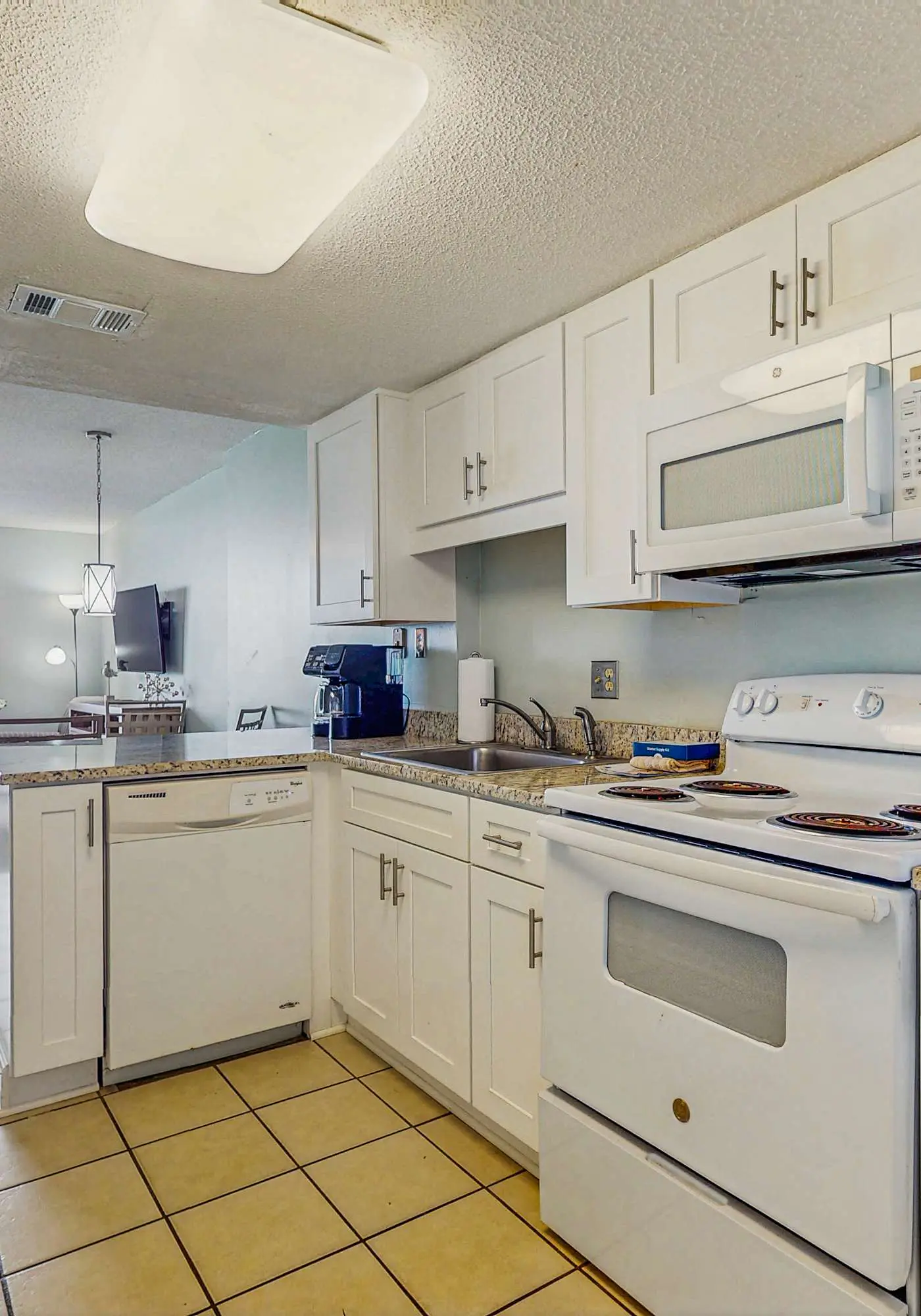 Bright Condo w Lagoon View & Shared Pools, Hot Tub, Tennis, & Beach Access