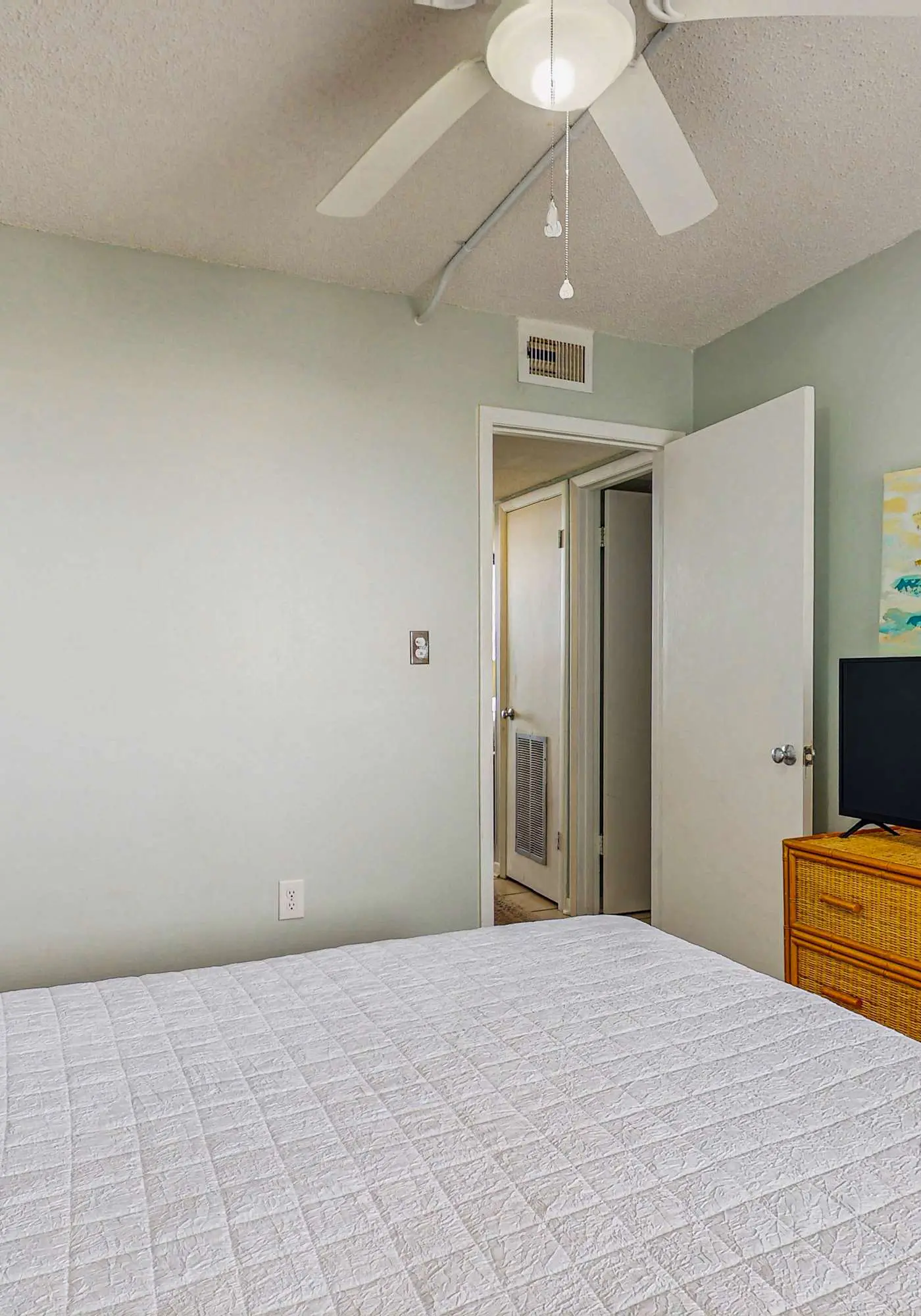 Bright Condo w Lagoon View & Shared Pools, Hot Tub, Tennis, & Beach Access