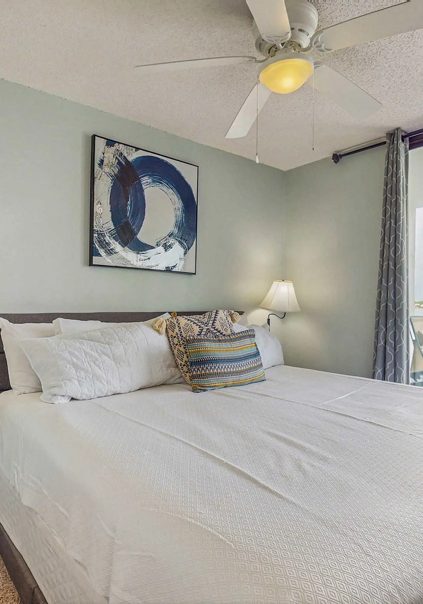 Bright Condo w Lagoon View & Shared Pools, Hot Tub, Tennis, & Beach Access