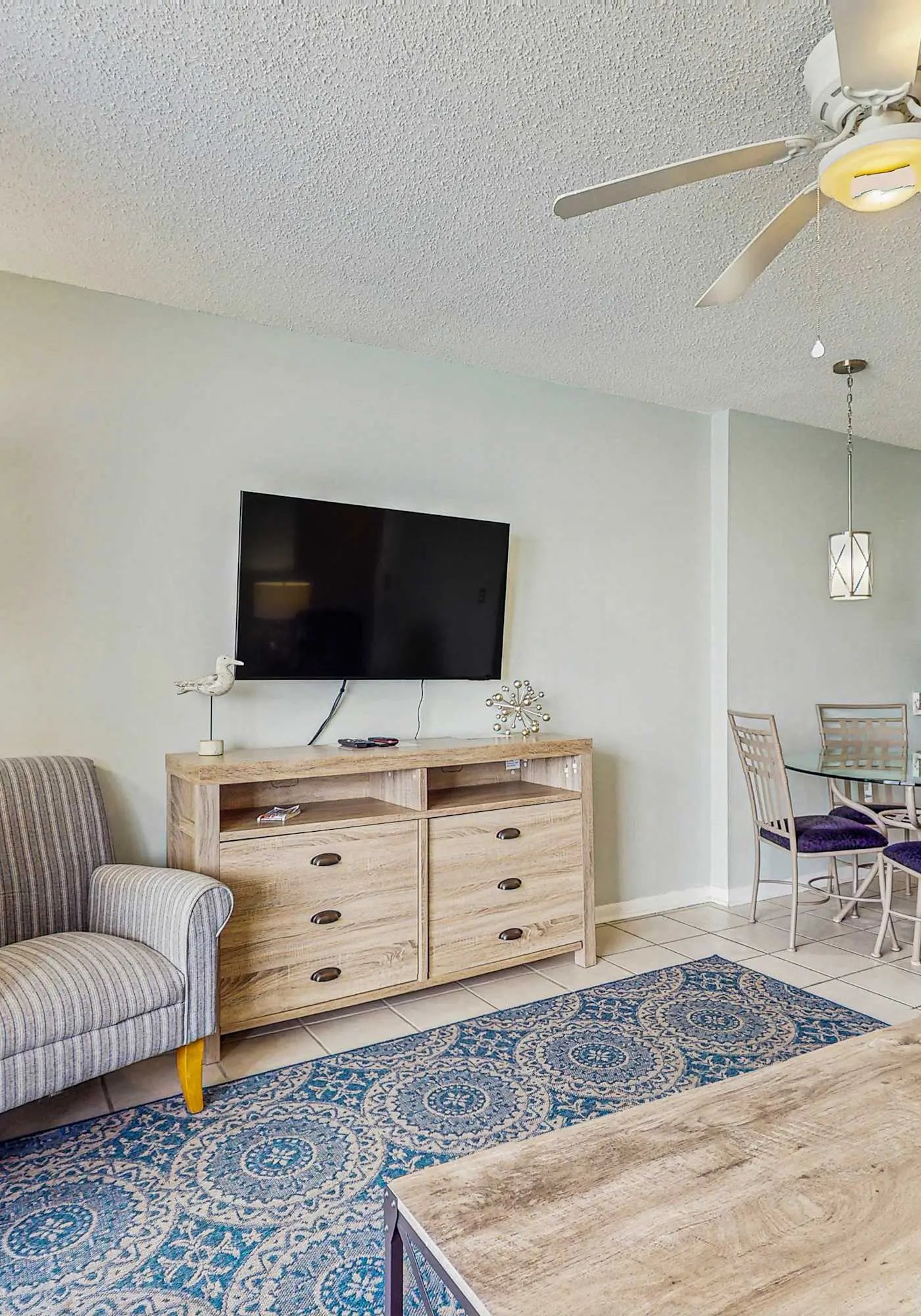 Bright Condo w Lagoon View & Shared Pools, Hot Tub, Tennis, & Beach Access