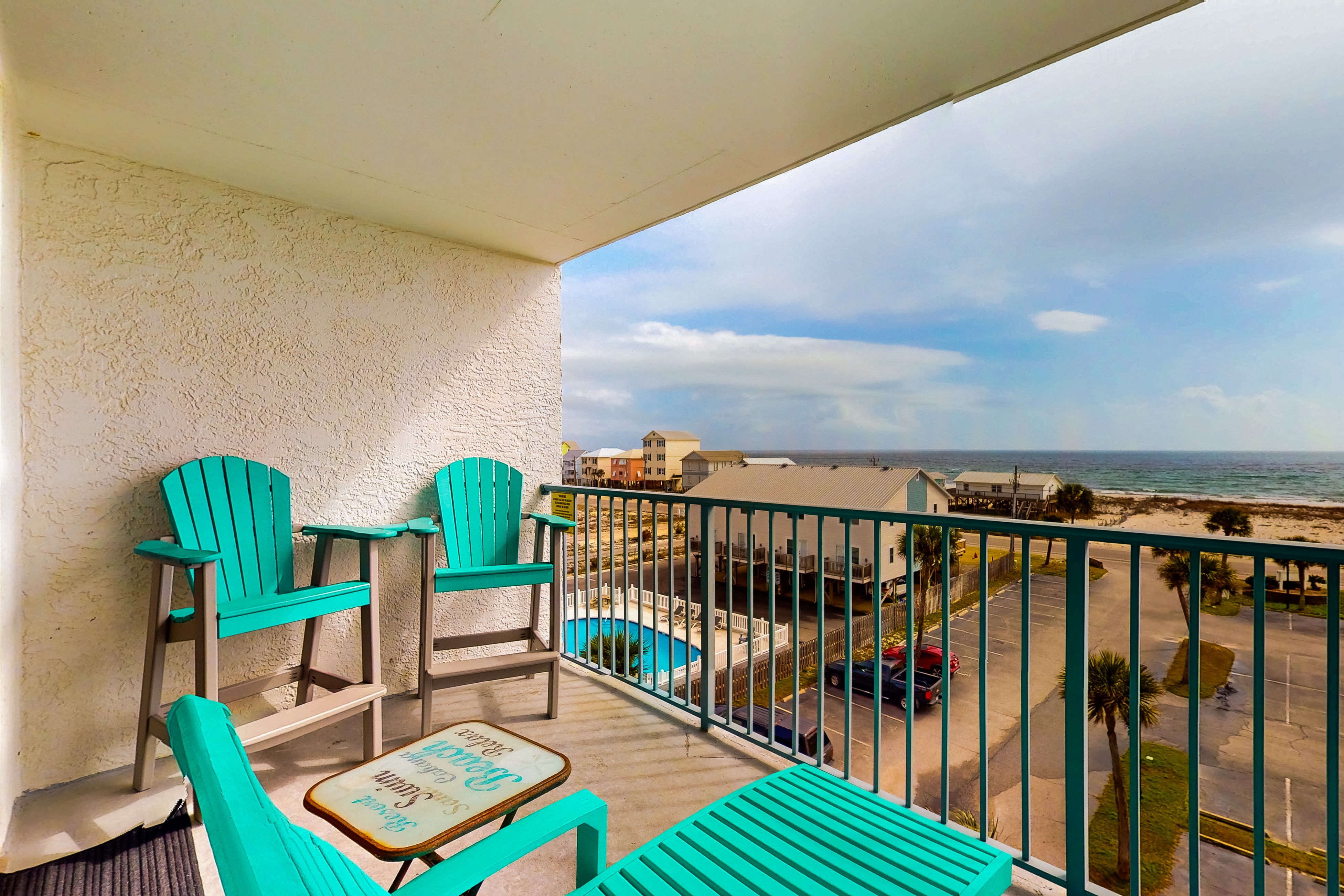 Condo w/ view of Little Lagoon, beach access, shared pools, hot tub, & pier
