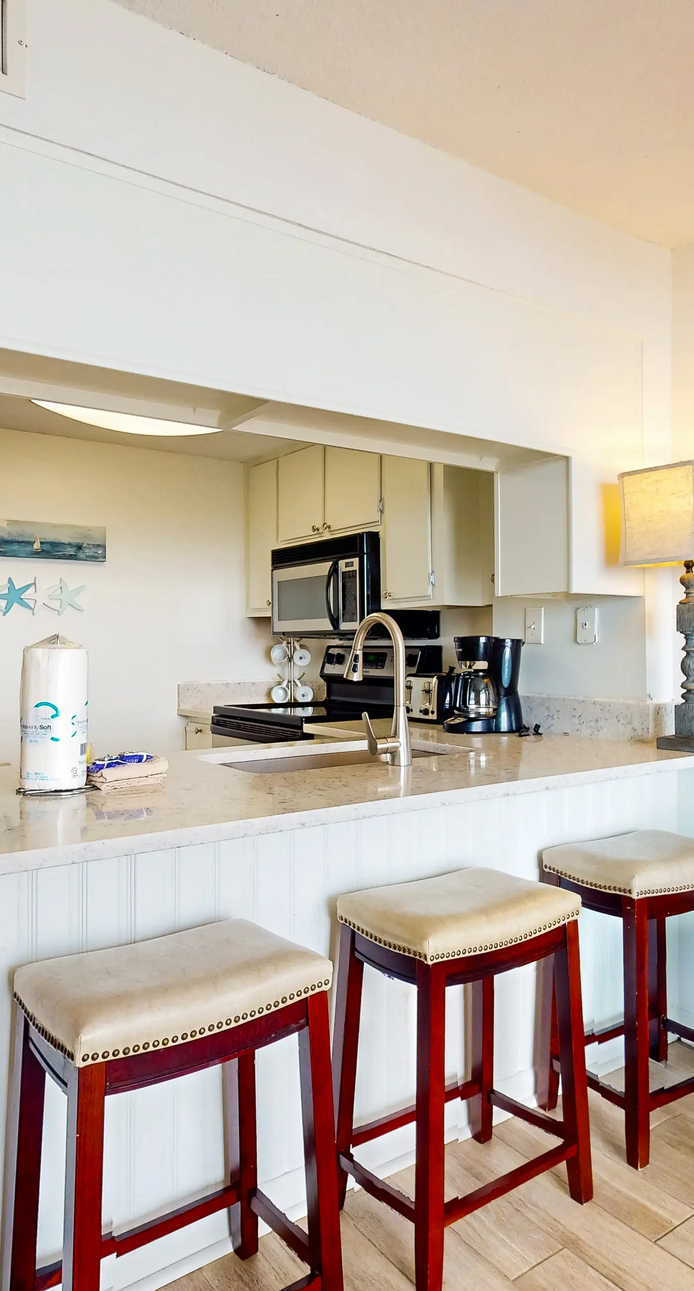 Condo w/ view of Little Lagoon, beach access, shared pools, hot tub, & pier