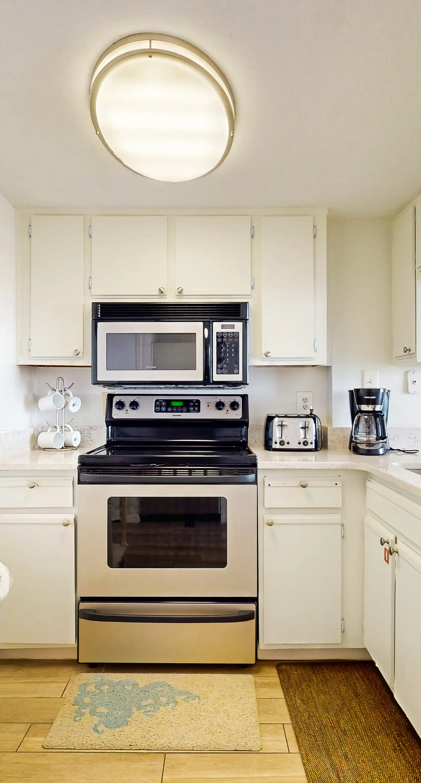 Condo w/ view of Little Lagoon, beach access, shared pools, hot tub, & pier