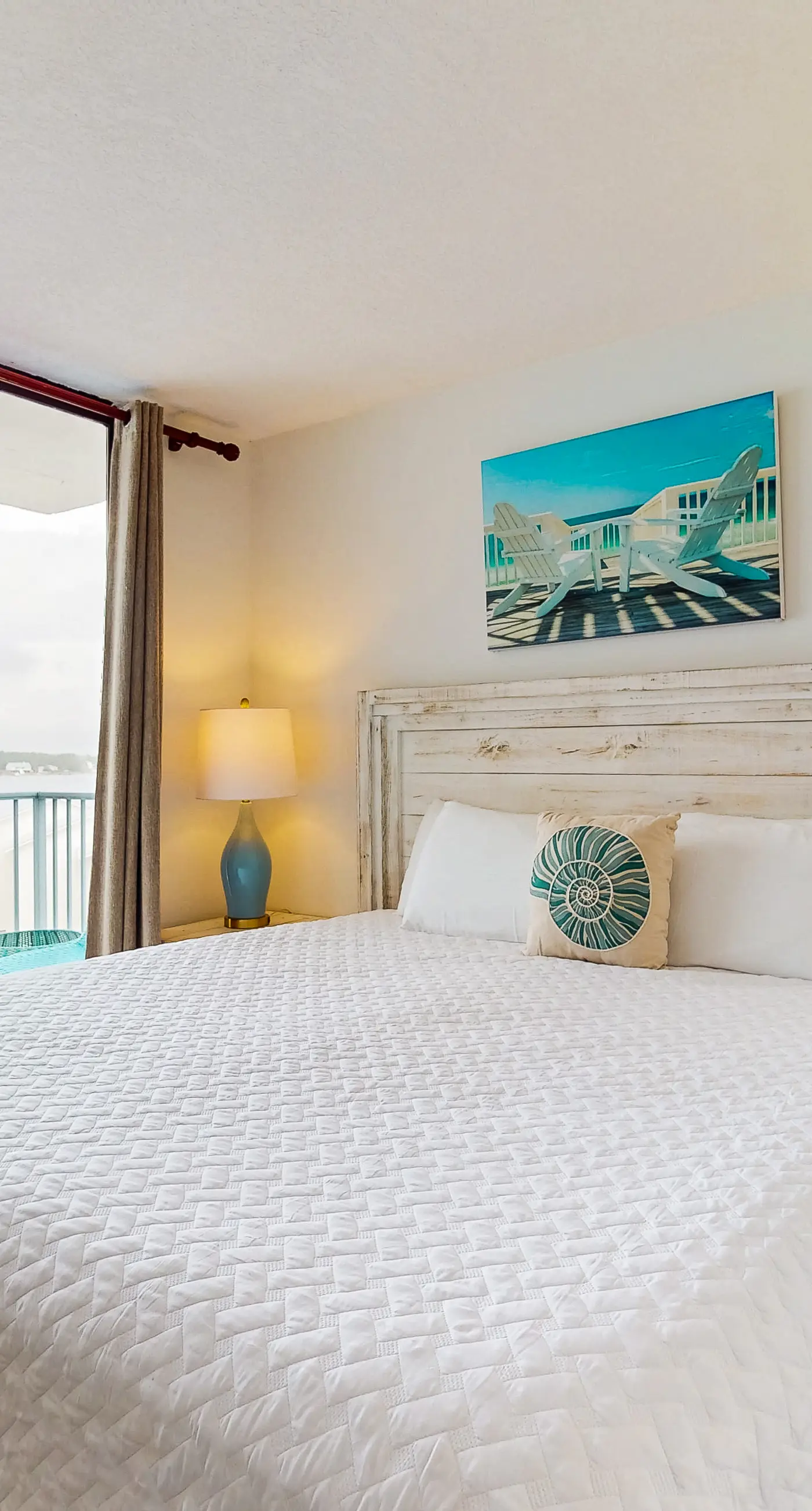 Condo w/ view of Little Lagoon, beach access, shared pools, hot tub, & pier