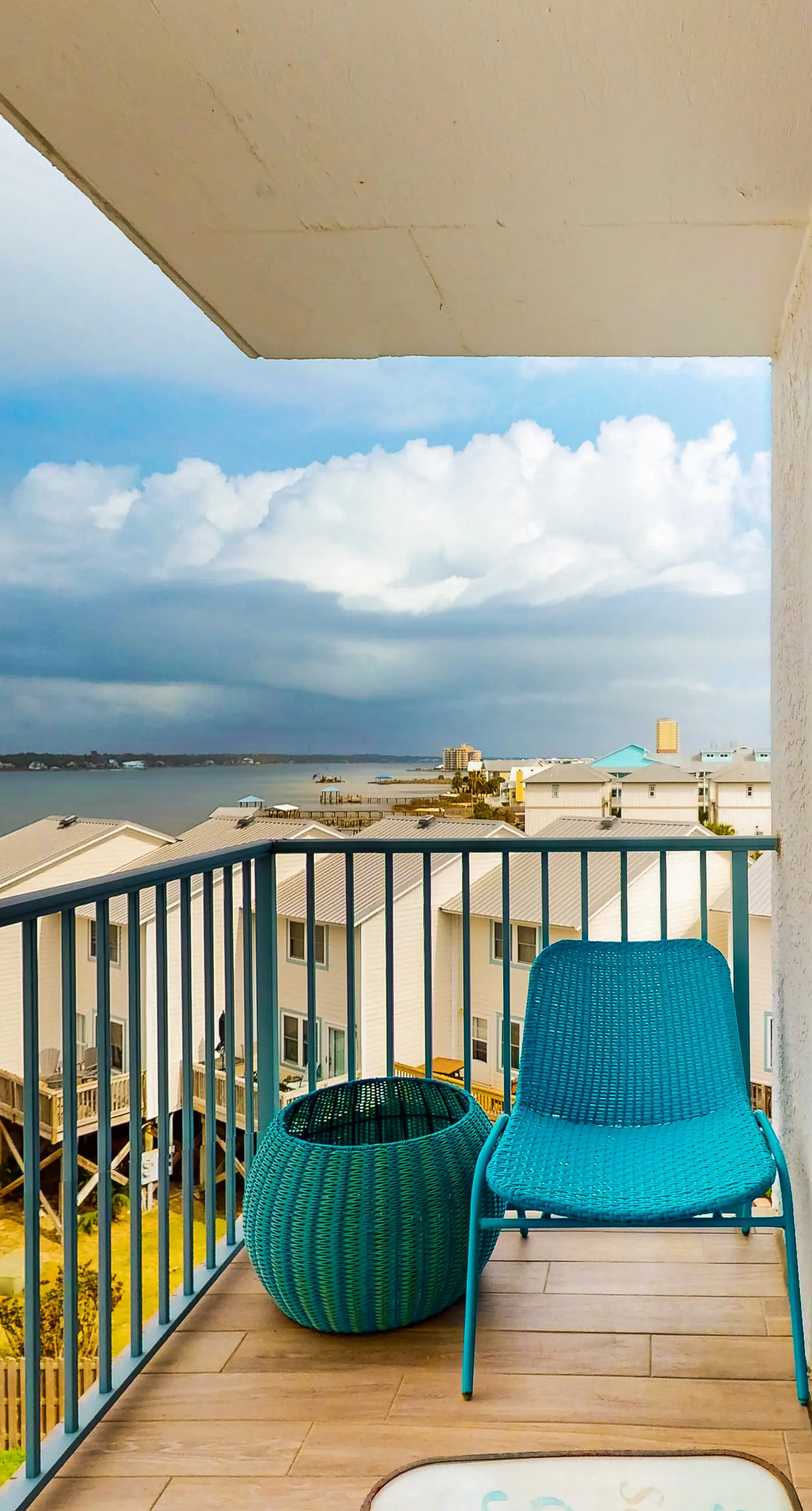 Condo w/ view of Little Lagoon, beach access, shared pools, hot tub, & pier