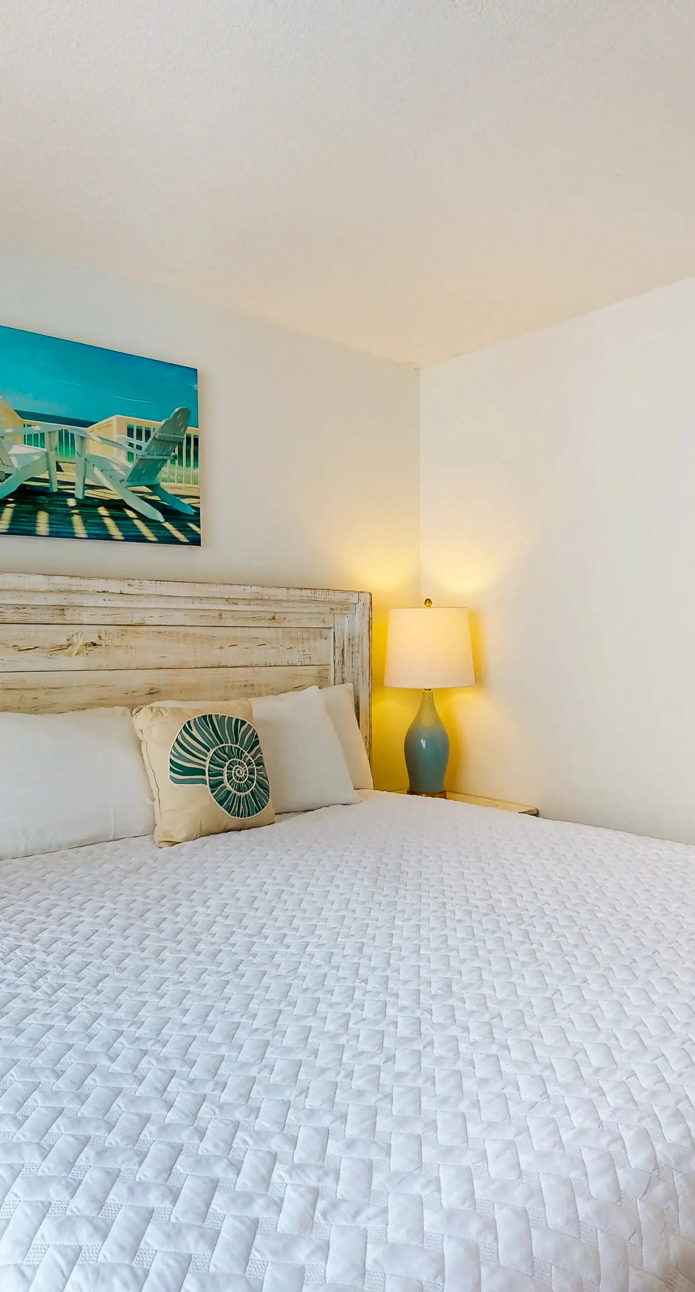 Condo w/ view of Little Lagoon, beach access, shared pools, hot tub, & pier