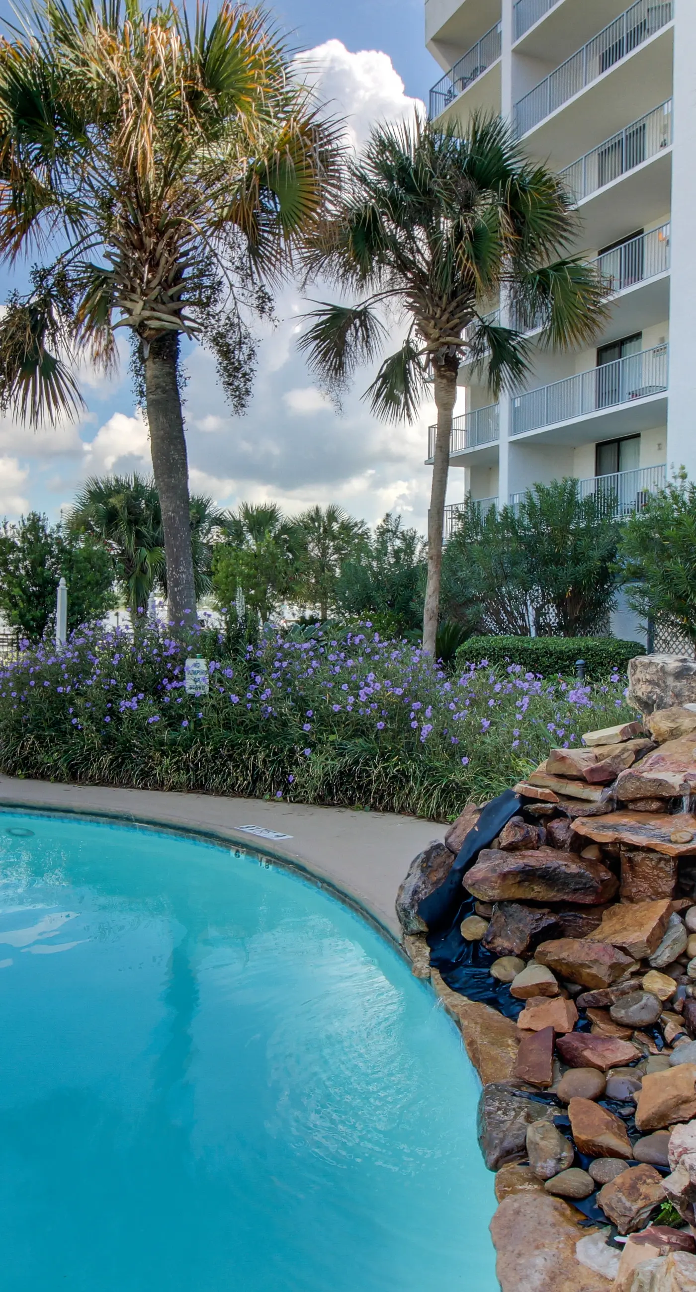Condo w/ view of Little Lagoon, beach access, shared pools, hot tub, & pier