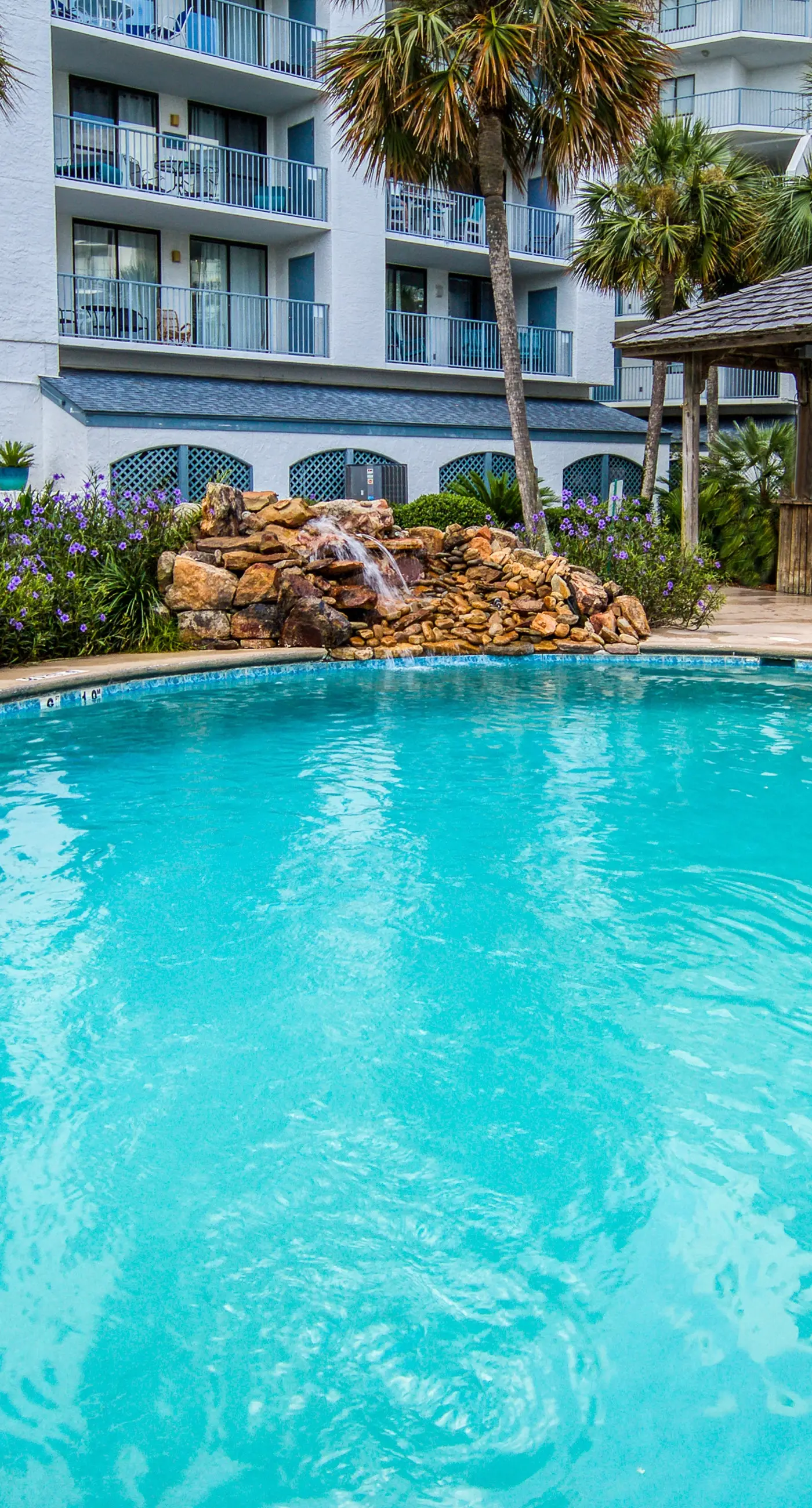 Condo w/ view of Little Lagoon, beach access, shared pools, hot tub, & pier