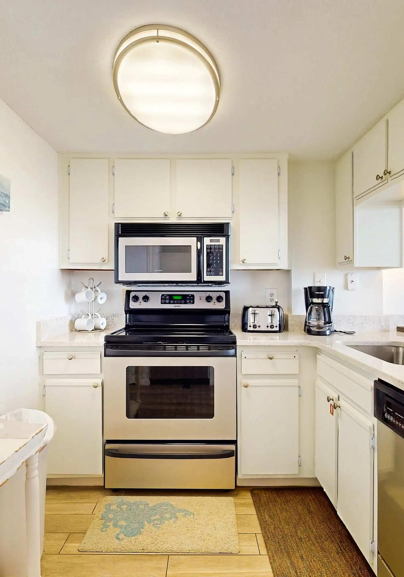 Condo w/ view of Little Lagoon, beach access, shared pools, hot tub, & pier