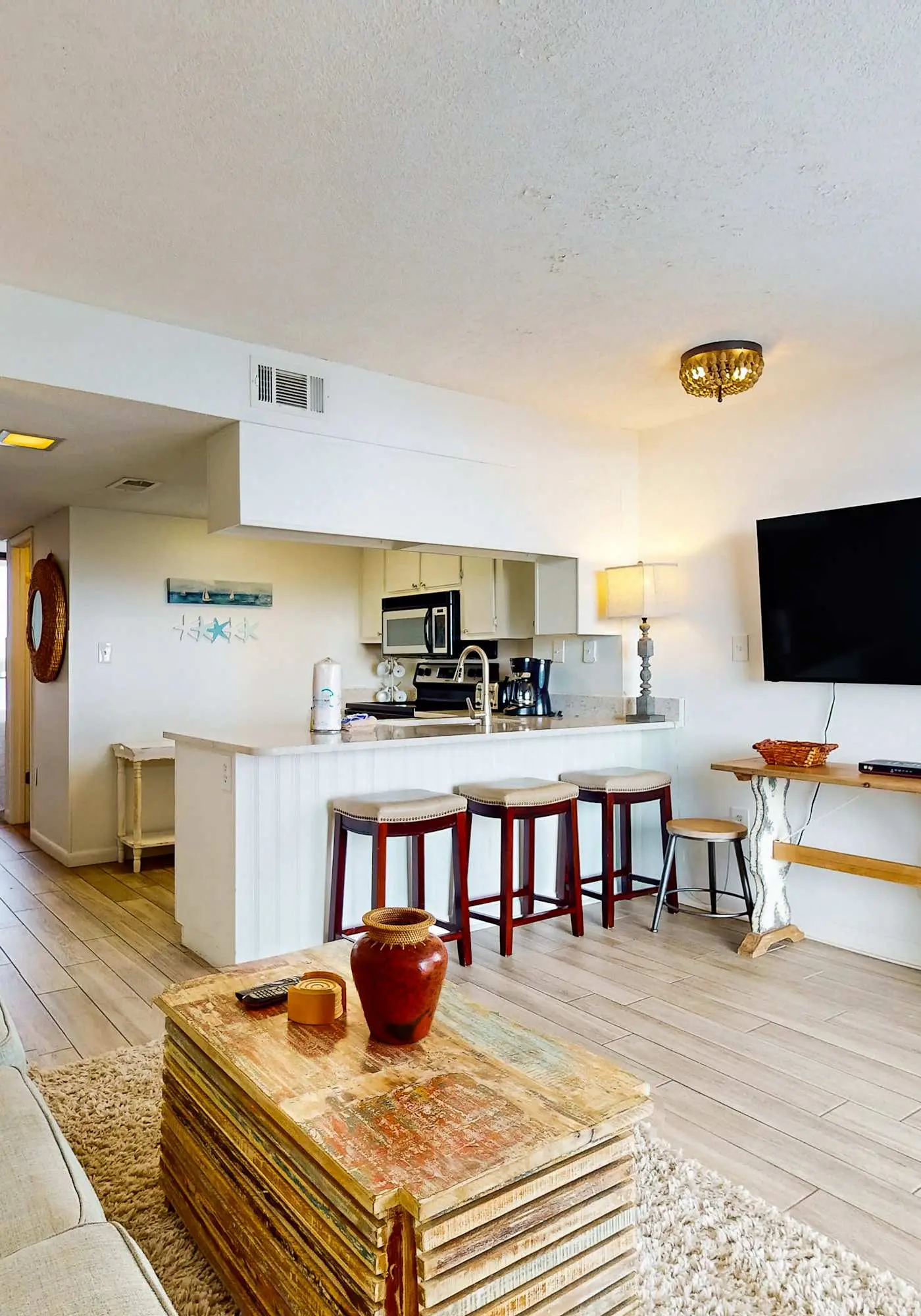 Condo w/ view of Little Lagoon, beach access, shared pools, hot tub, & pier