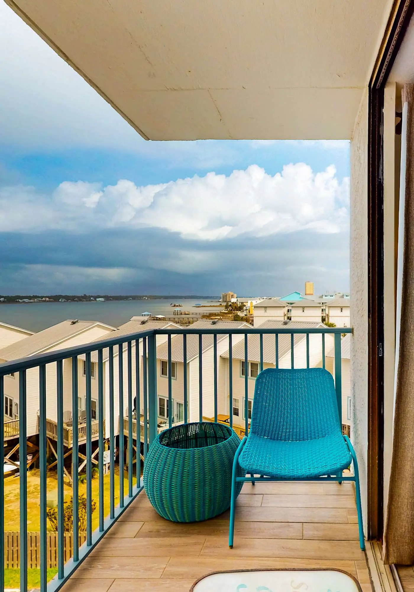 Condo w/ view of Little Lagoon, beach access, shared pools, hot tub, & pier