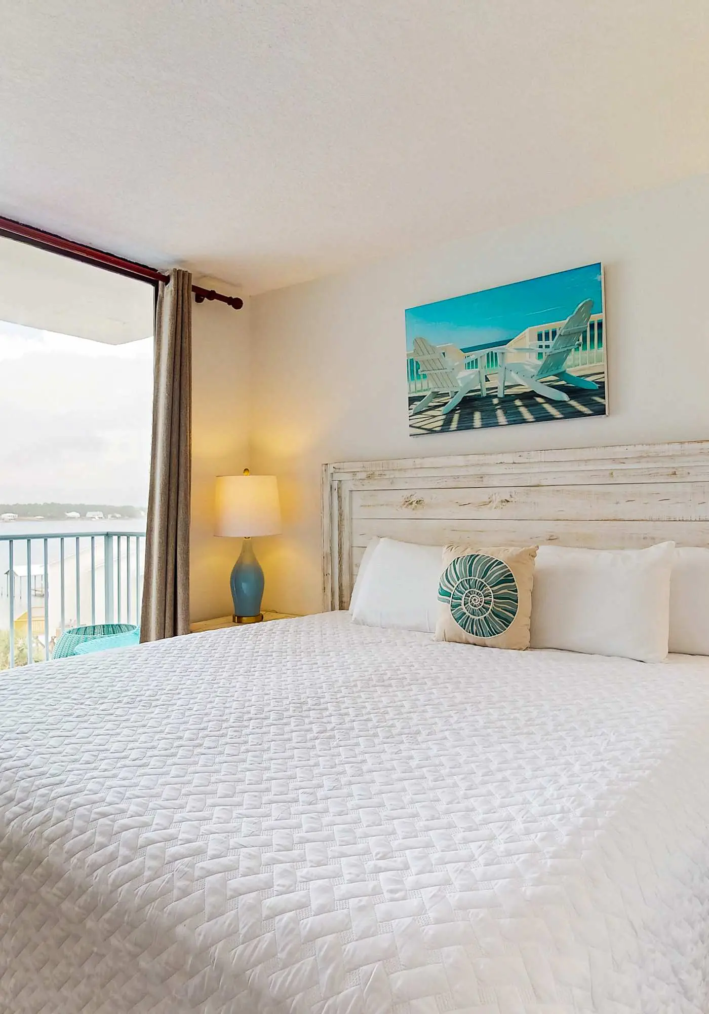 Condo w/ view of Little Lagoon, beach access, shared pools, hot tub, & pier