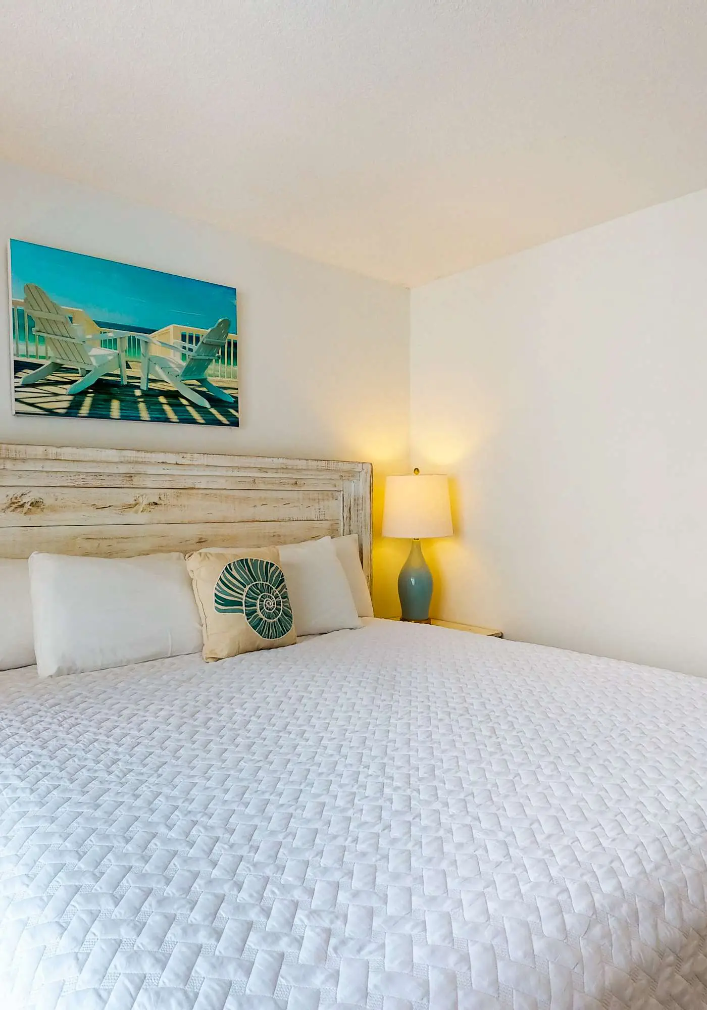 Condo w/ view of Little Lagoon, beach access, shared pools, hot tub, & pier