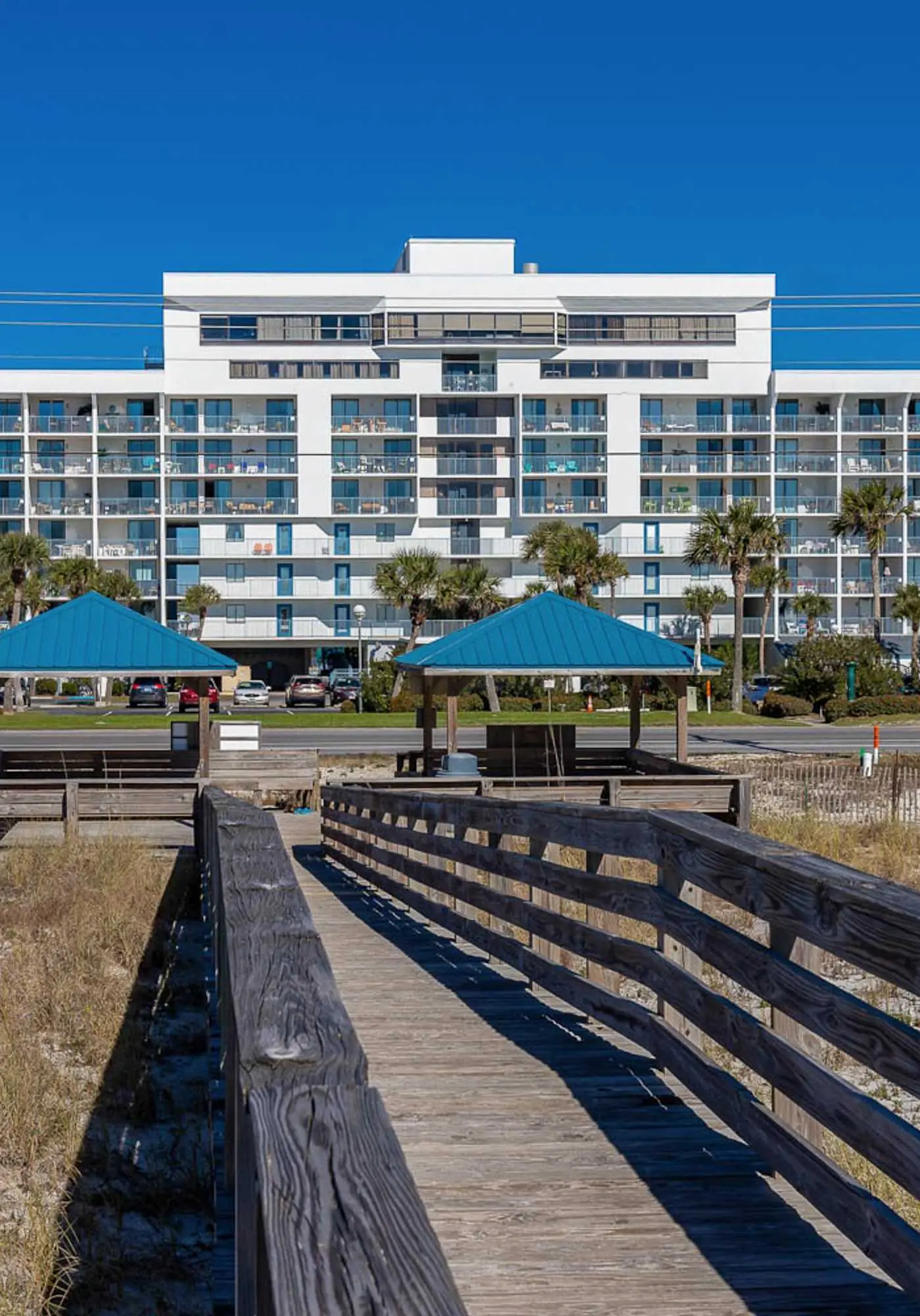 Condo w/ view of Little Lagoon, beach access, shared pools, hot tub, & pier