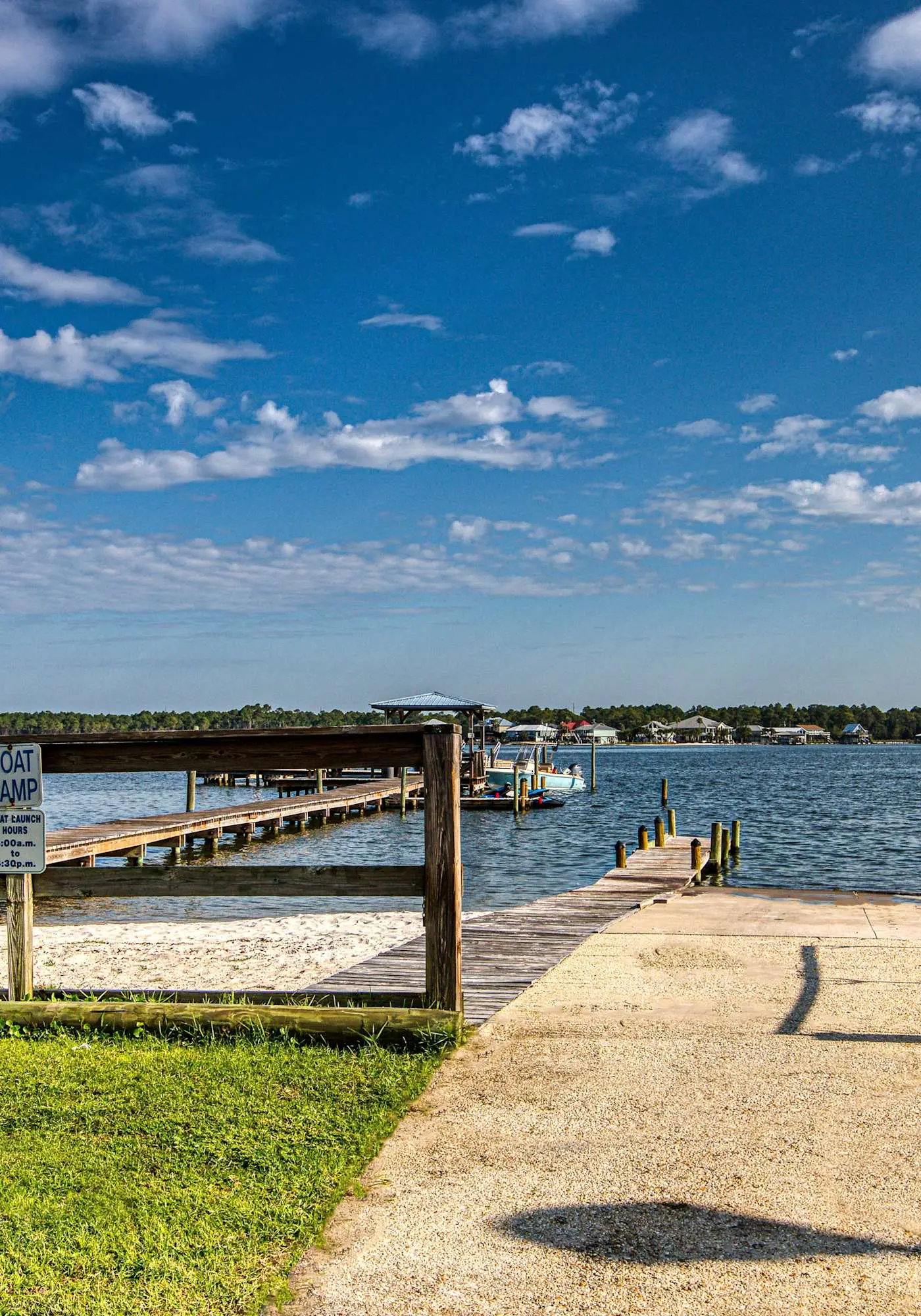Condo w/ view of Little Lagoon, beach access, shared pools, hot tub, & pier