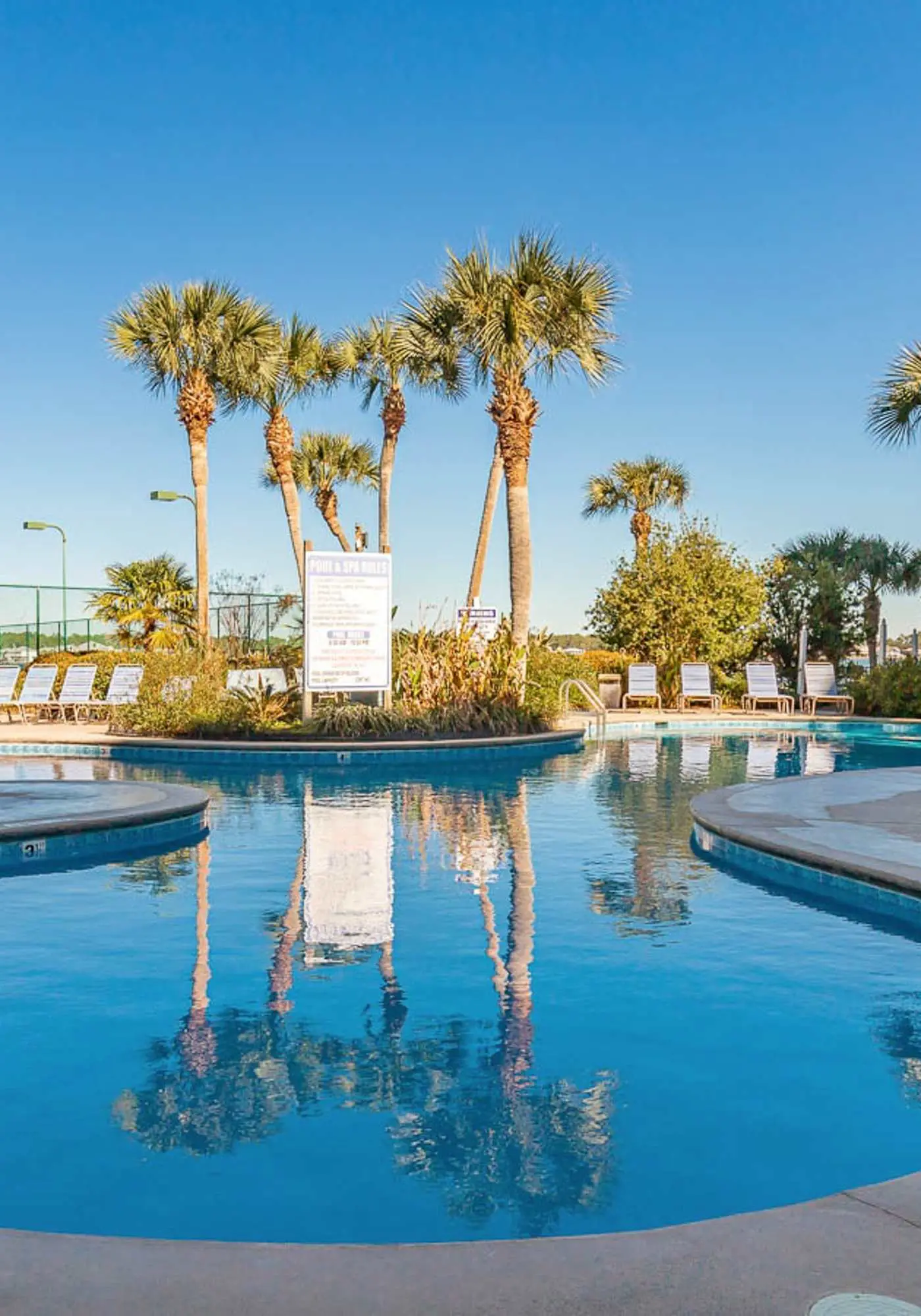 Condo w/ view of Little Lagoon, beach access, shared pools, hot tub, & pier