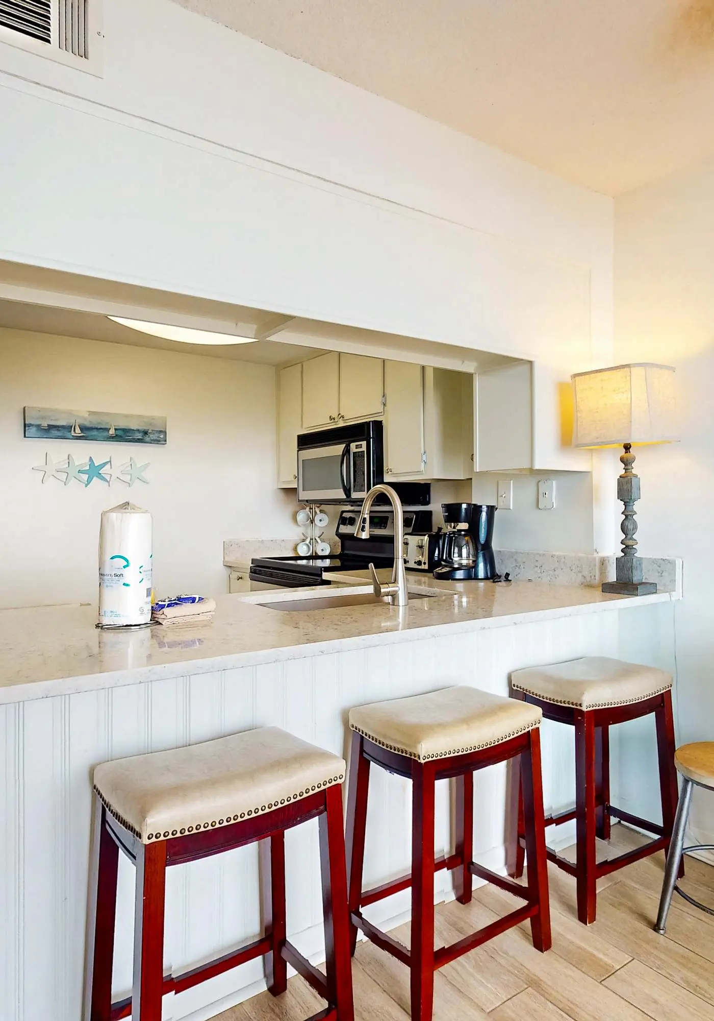 Condo w/ view of Little Lagoon, beach access, shared pools, hot tub, & pier
