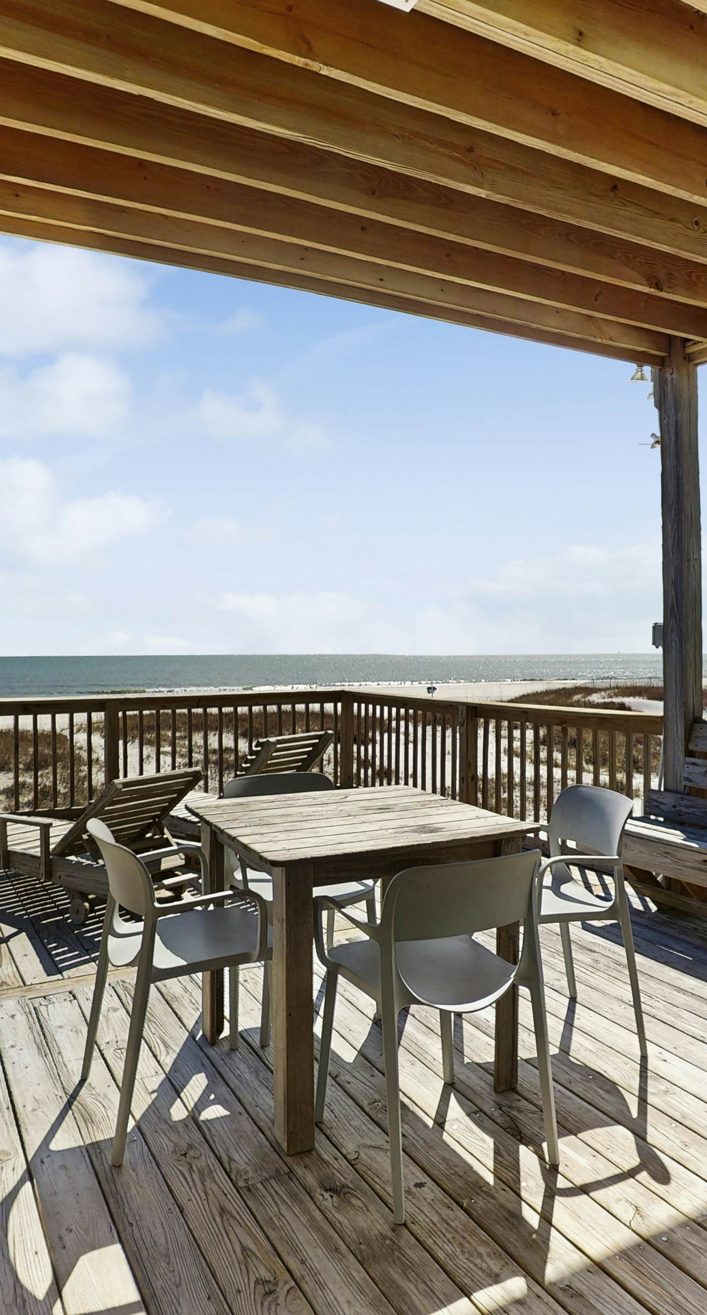 Large, Gulf front rental on the beach near Gulf Shores restaurants & activities