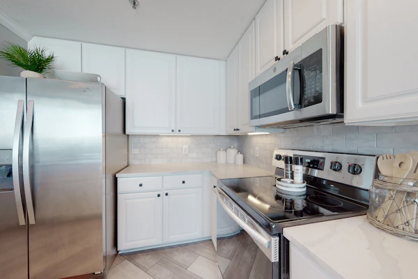 Gulf-front condo with hot tub, sauna, indoor pool & beach access - near dining