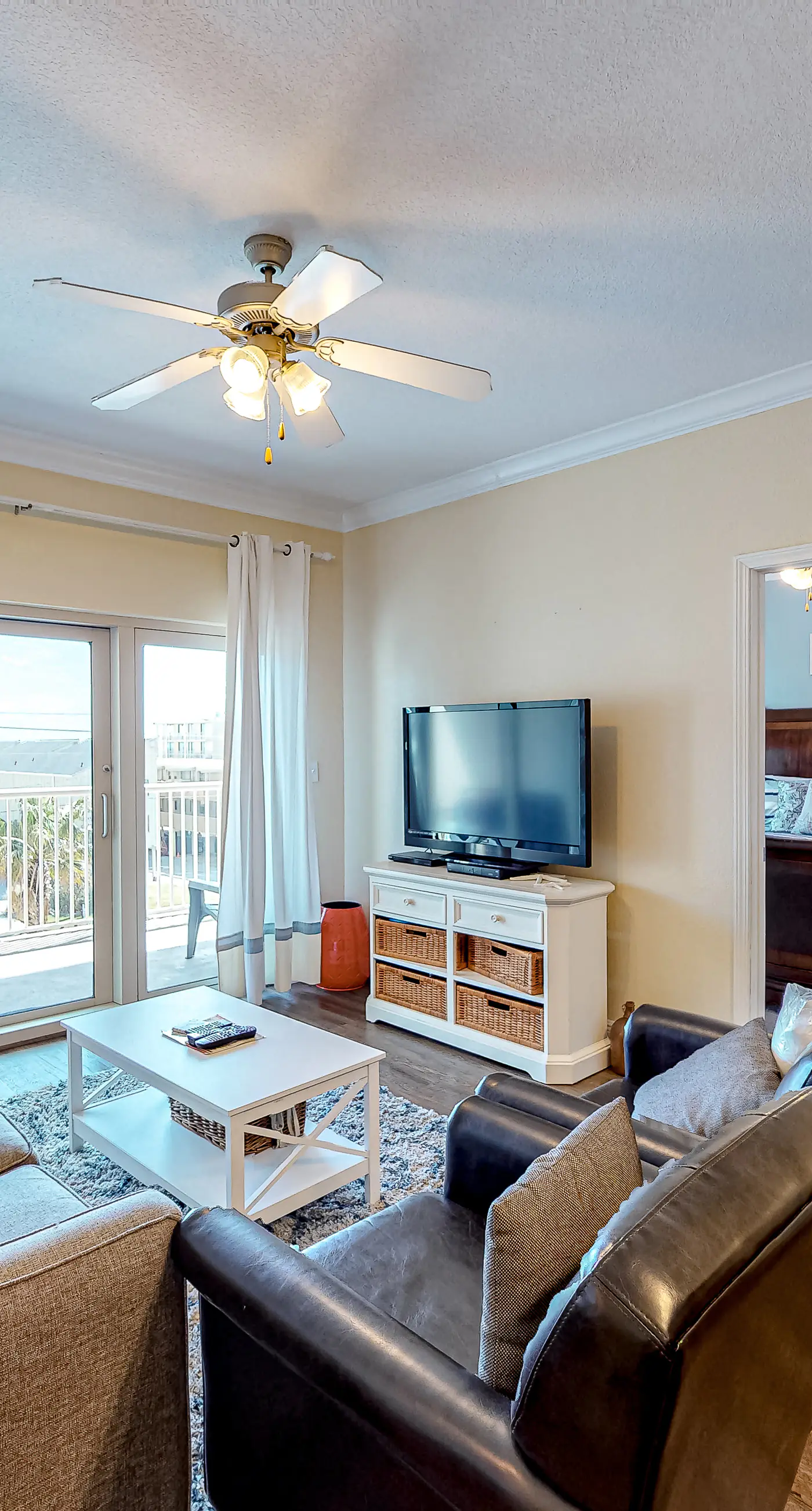 Luxury Gulf-view condo with pool, hot tub & sauna - walk to the beach