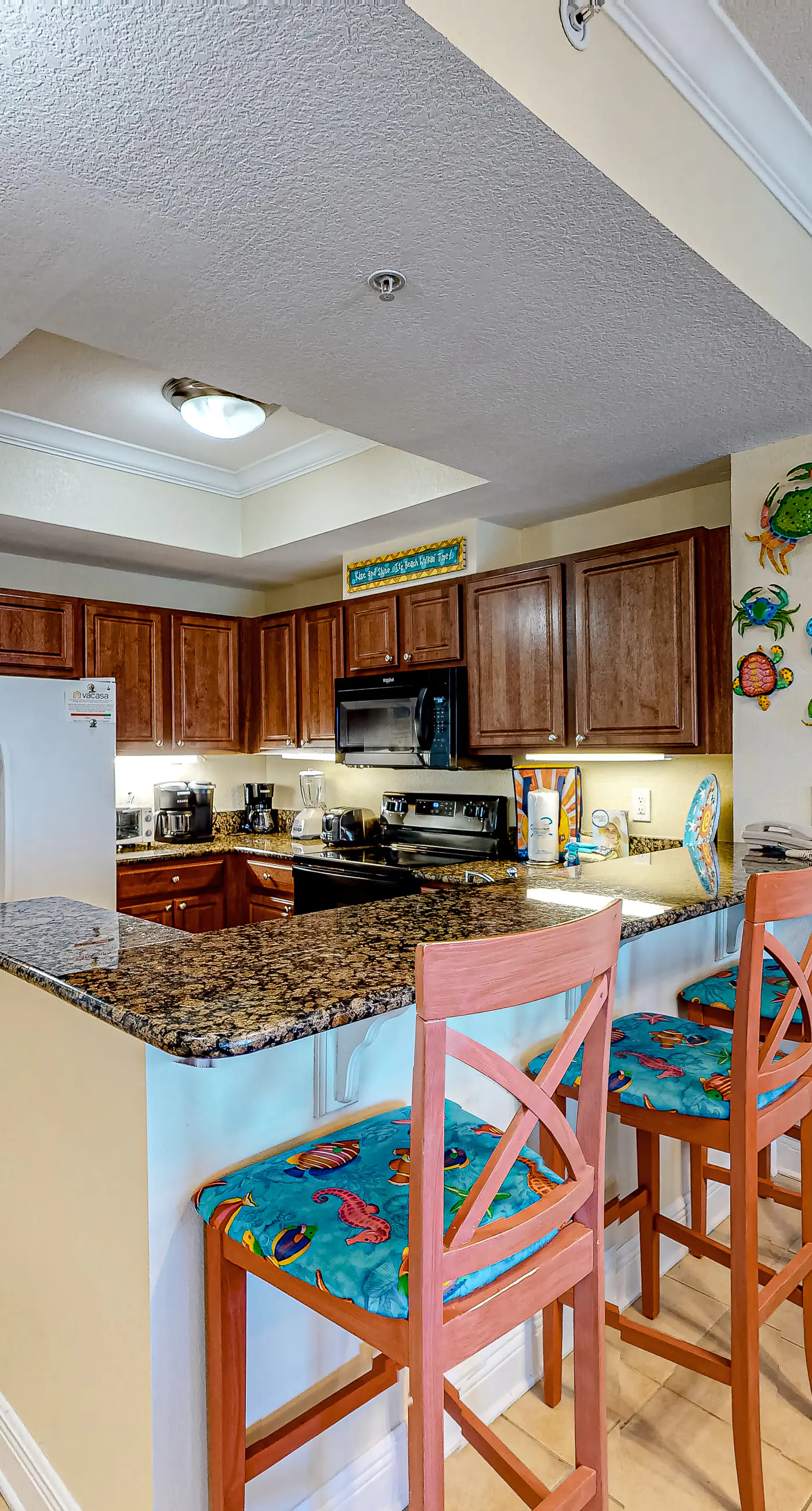 Luxury Gulf-view condo with pool, hot tub & sauna - walk to the beach