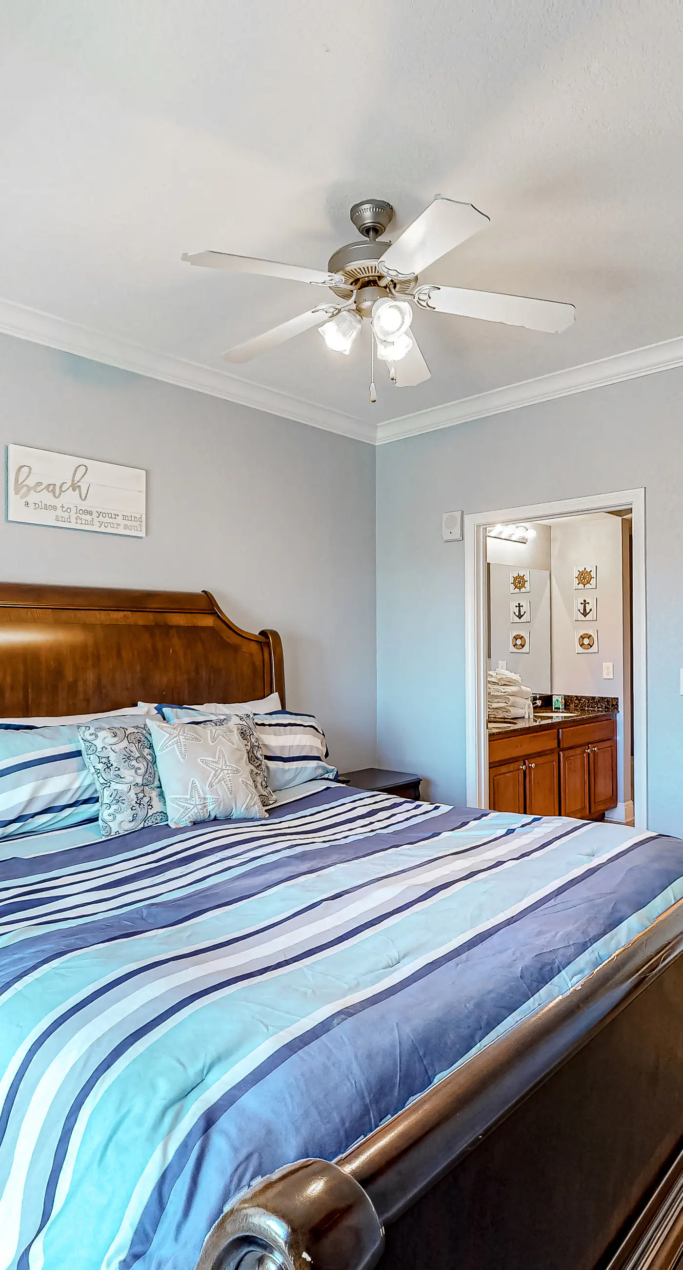 Luxury Gulf-view condo with pool, hot tub & sauna - walk to the beach