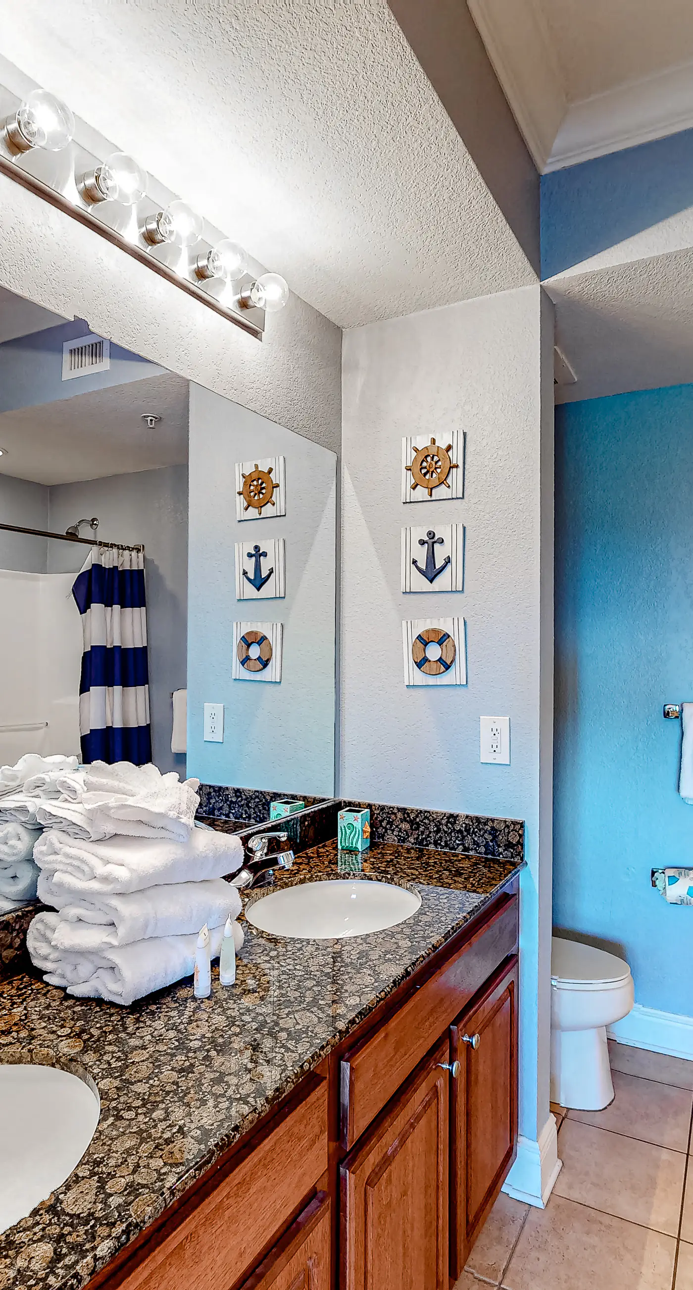 Luxury Gulf-view condo with pool, hot tub & sauna - walk to the beach