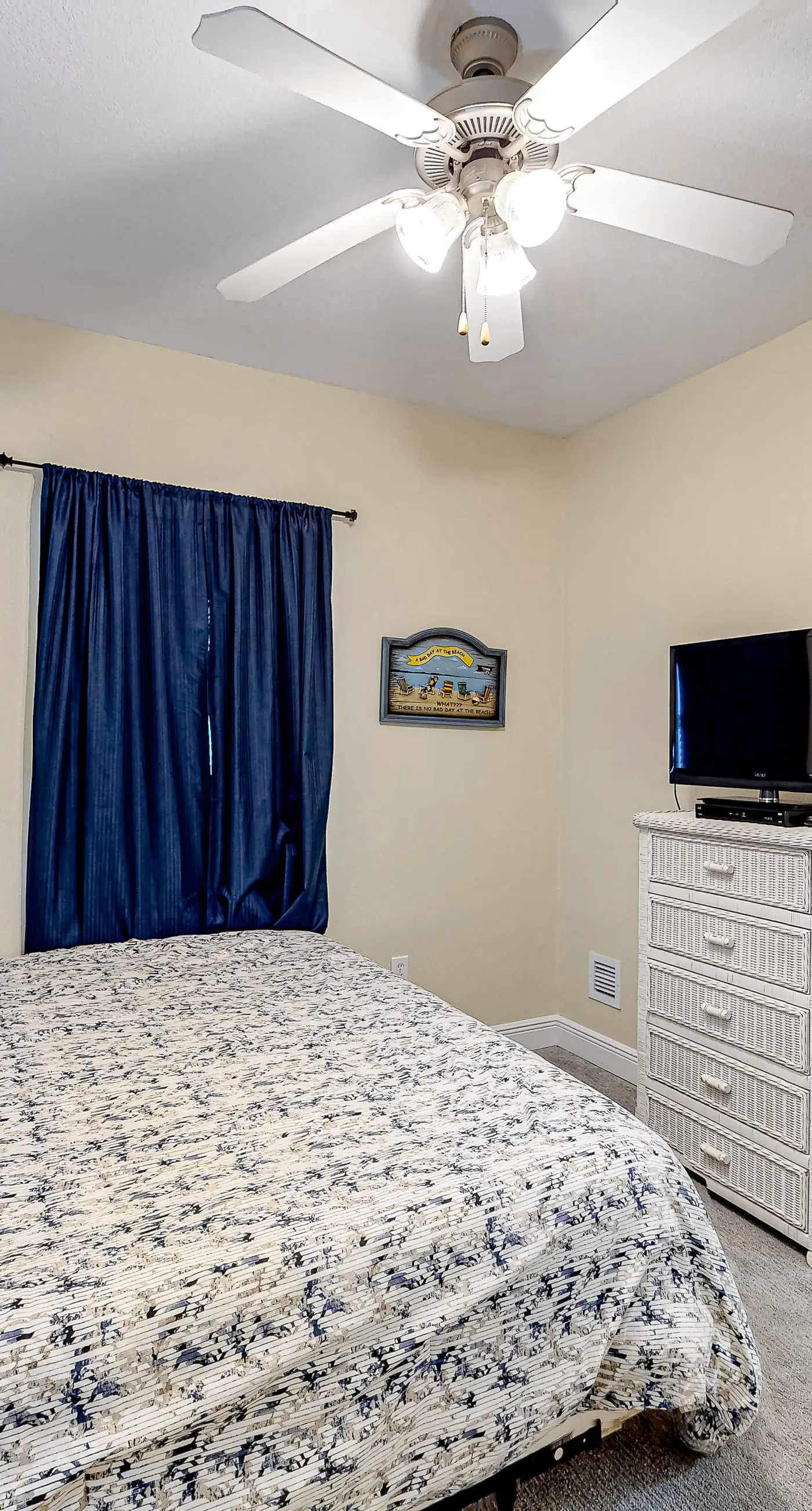 Luxury Gulf-view condo with pool, hot tub & sauna - walk to the beach