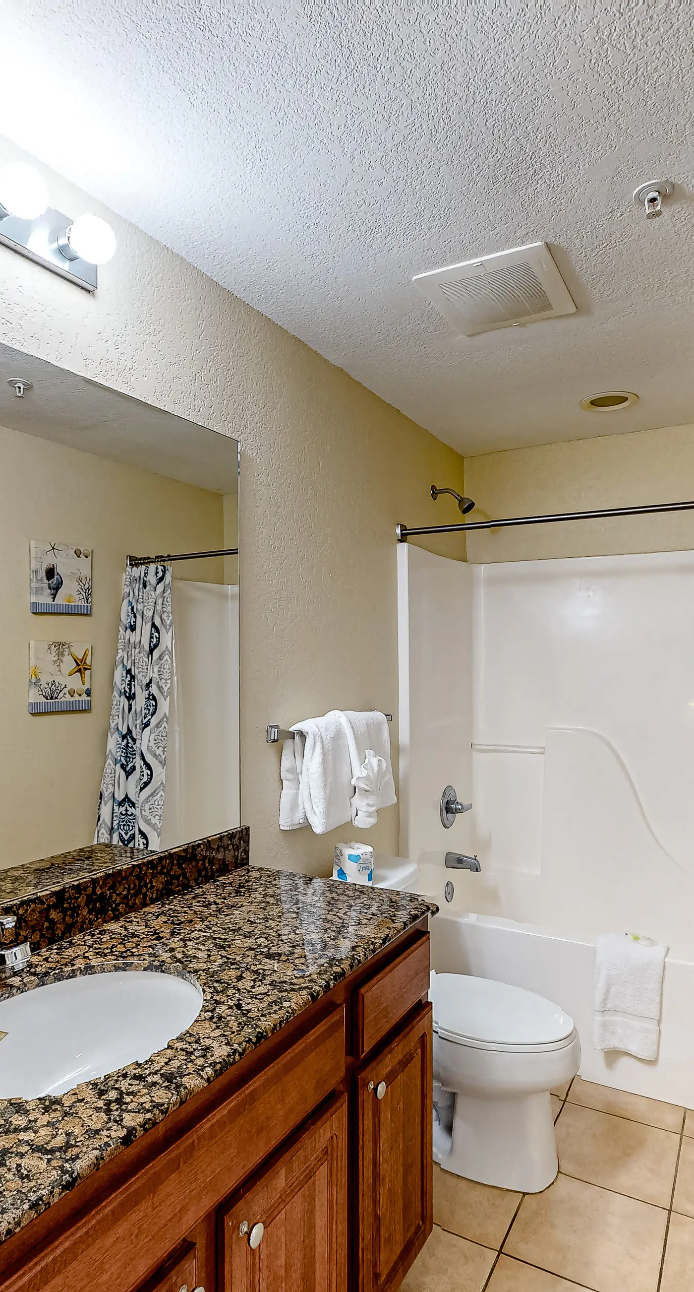 Luxury Gulf-view condo with pool, hot tub & sauna - walk to the beach