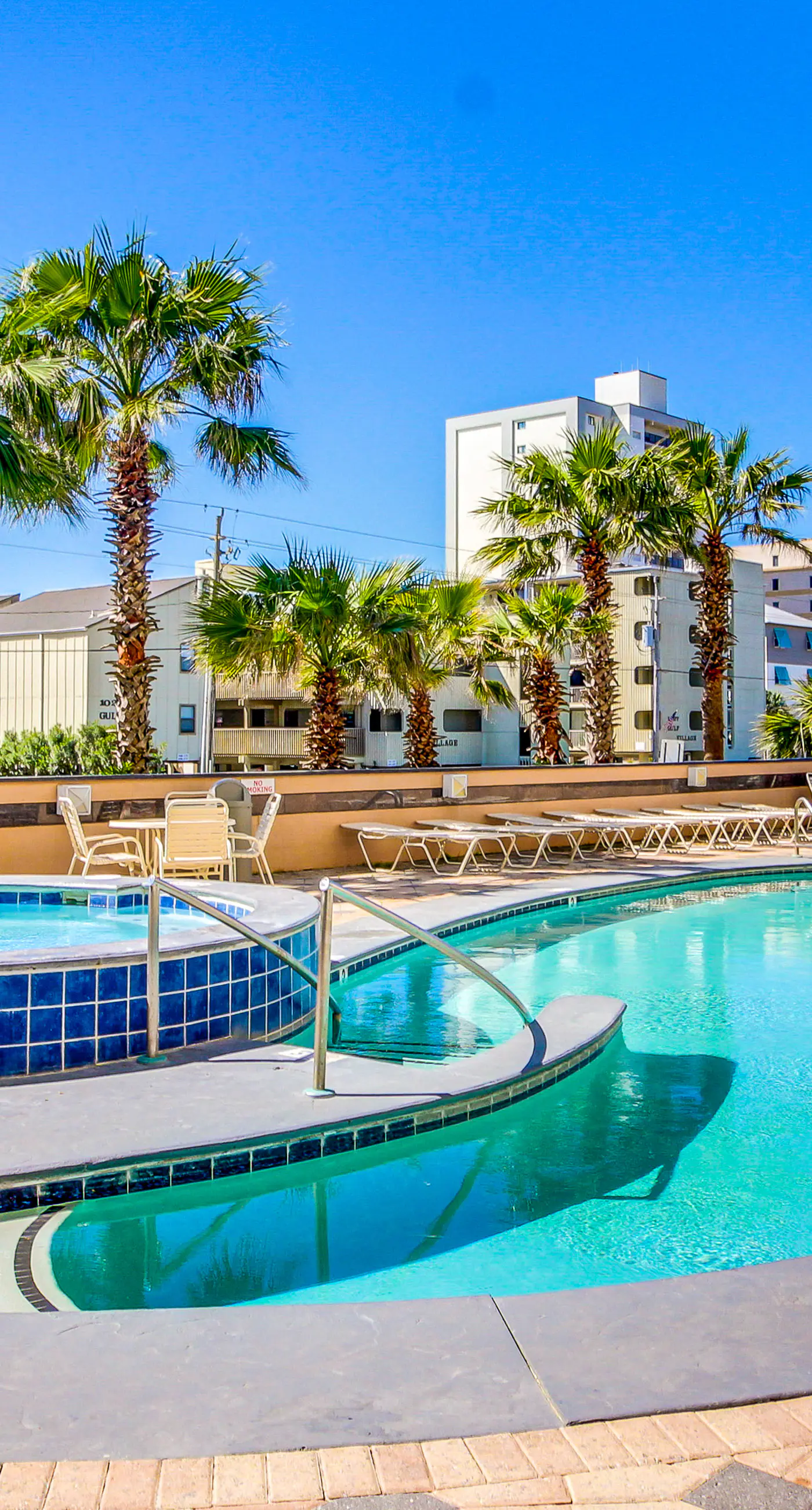 Luxury Gulf-view condo with pool, hot tub & sauna - walk to the beach