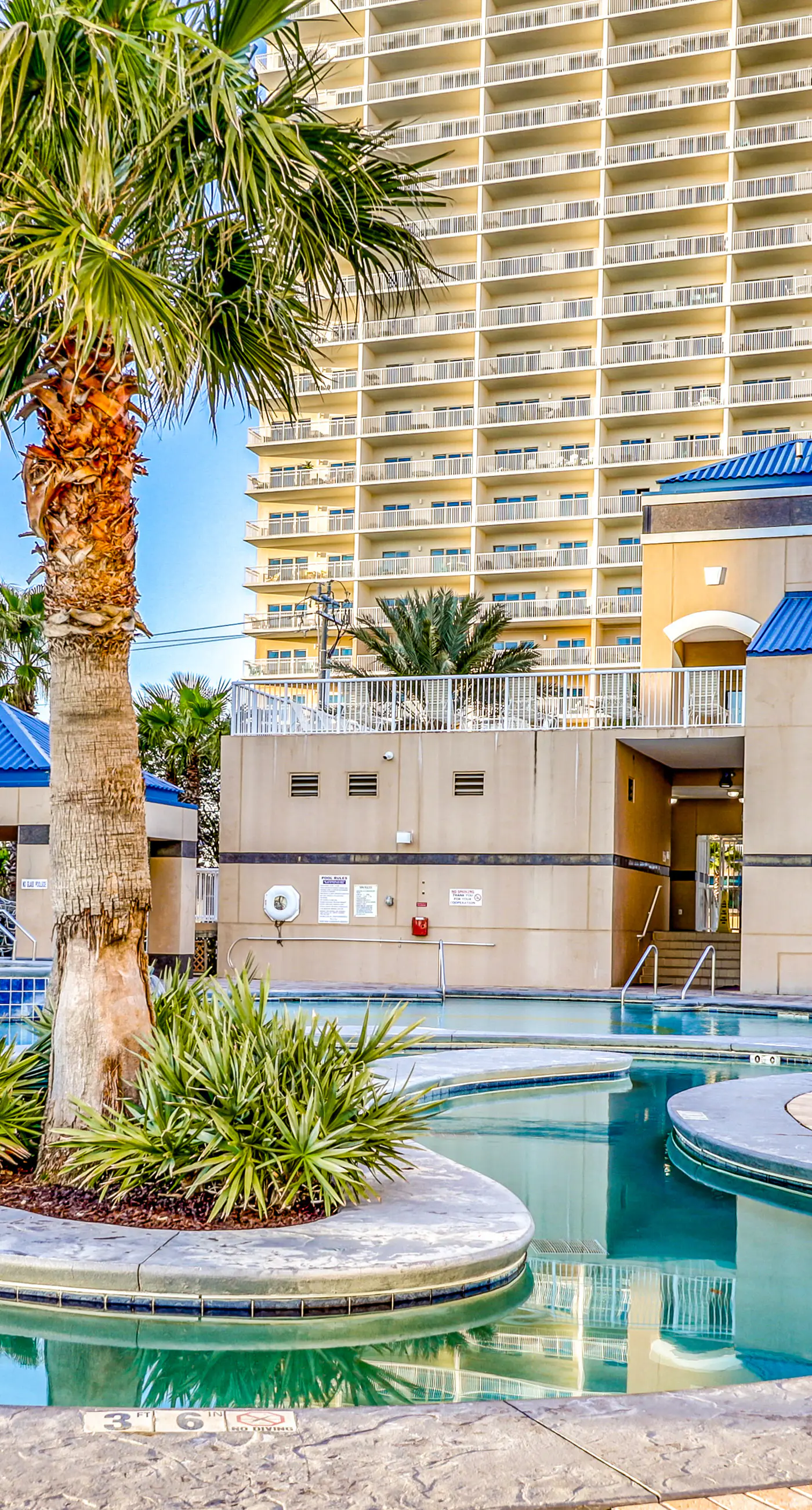 Luxury Gulf-view condo with pool, hot tub & sauna - walk to the beach