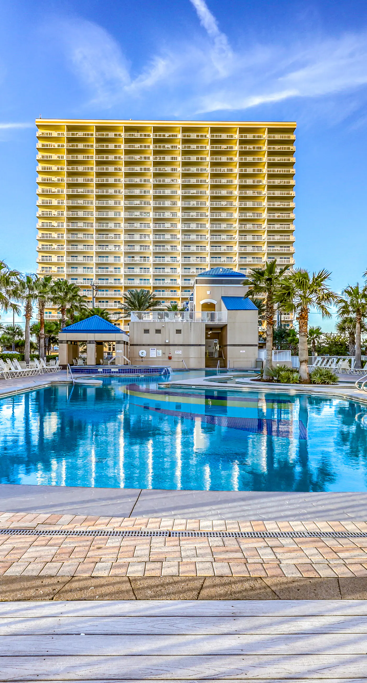 Luxury Gulf-view condo with pool, hot tub & sauna - walk to the beach