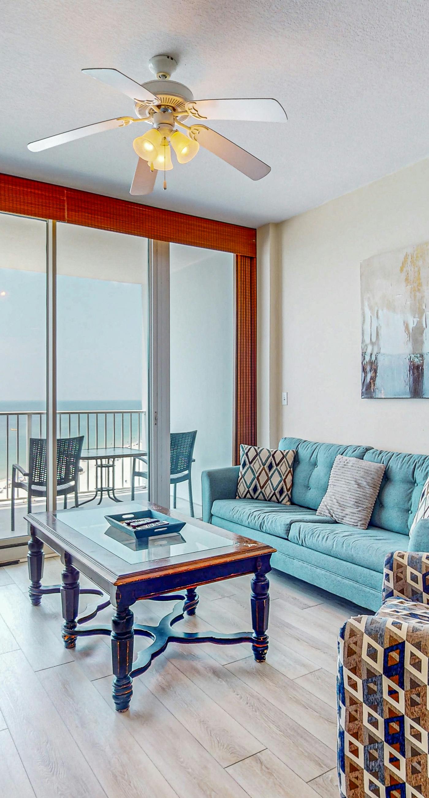Cozy Gulf front condo W/ private balcony, shared pool/hot tub & beach access