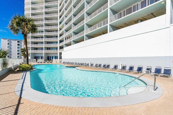 Cozy Gulf front condo W/ private balcony, shared pool/hot tub & beach access