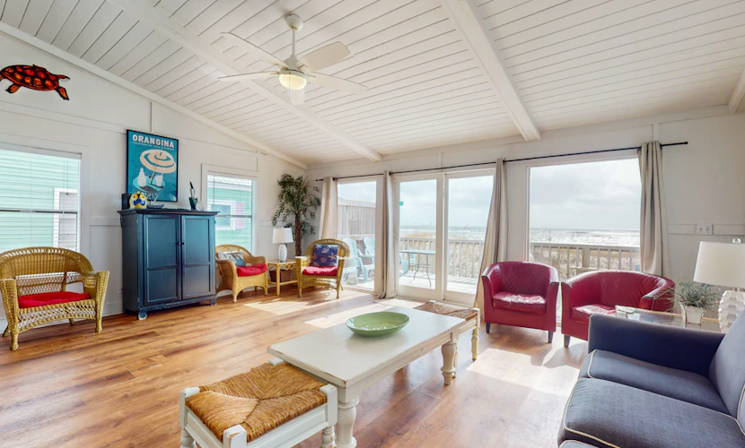 Beachfront Daydream Hideaway w Panoramic Water Views & Gulf-Front Deck