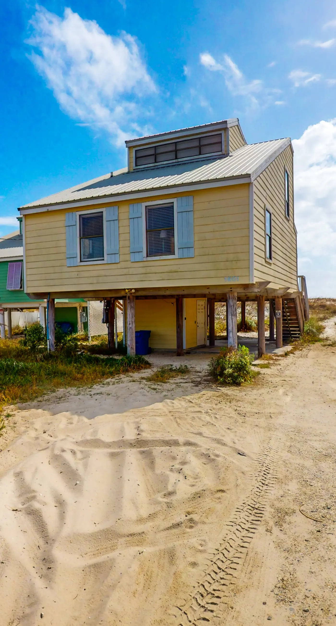 Beachfront Daydream Hideaway w Panoramic Water Views & Gulf-Front Deck