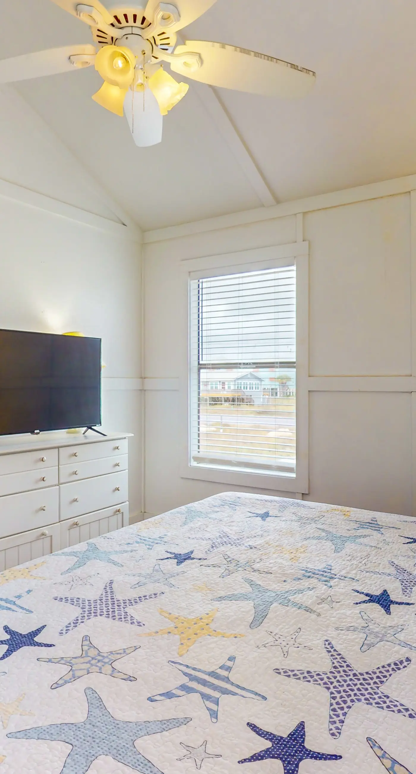 Beachfront Daydream Hideaway w Panoramic Water Views & Gulf-Front Deck