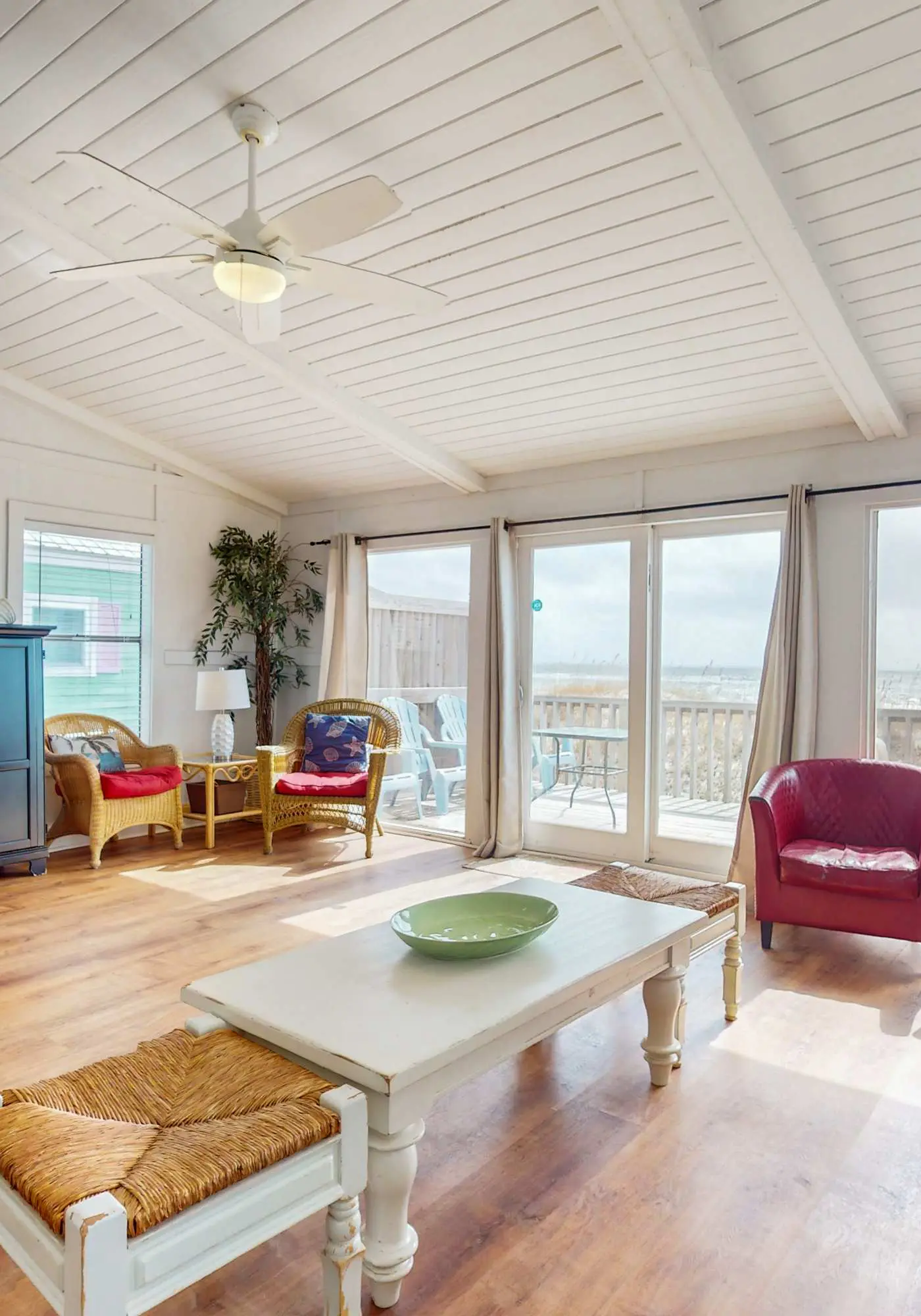 Beachfront Daydream Hideaway w Panoramic Water Views & Gulf-Front Deck