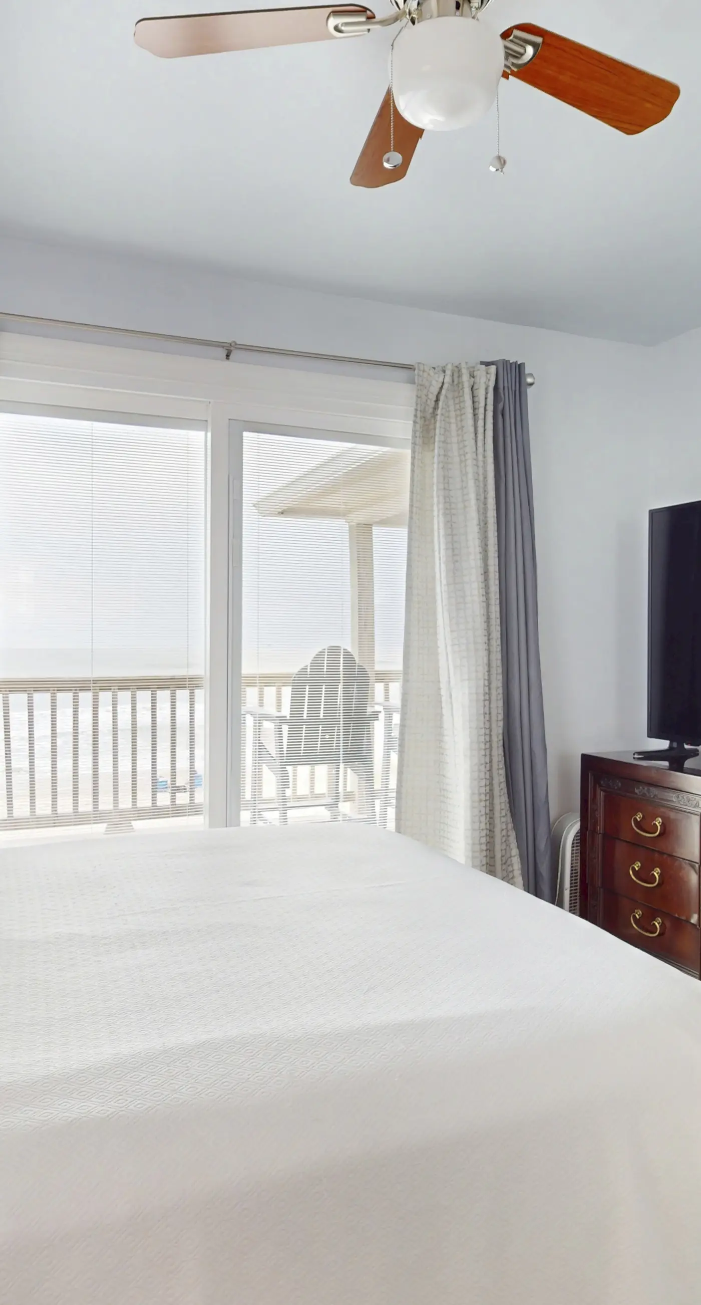 Oceanfront Oasis- Beachfront Home with Spacious Waterfront Deck and Pet Friendly 