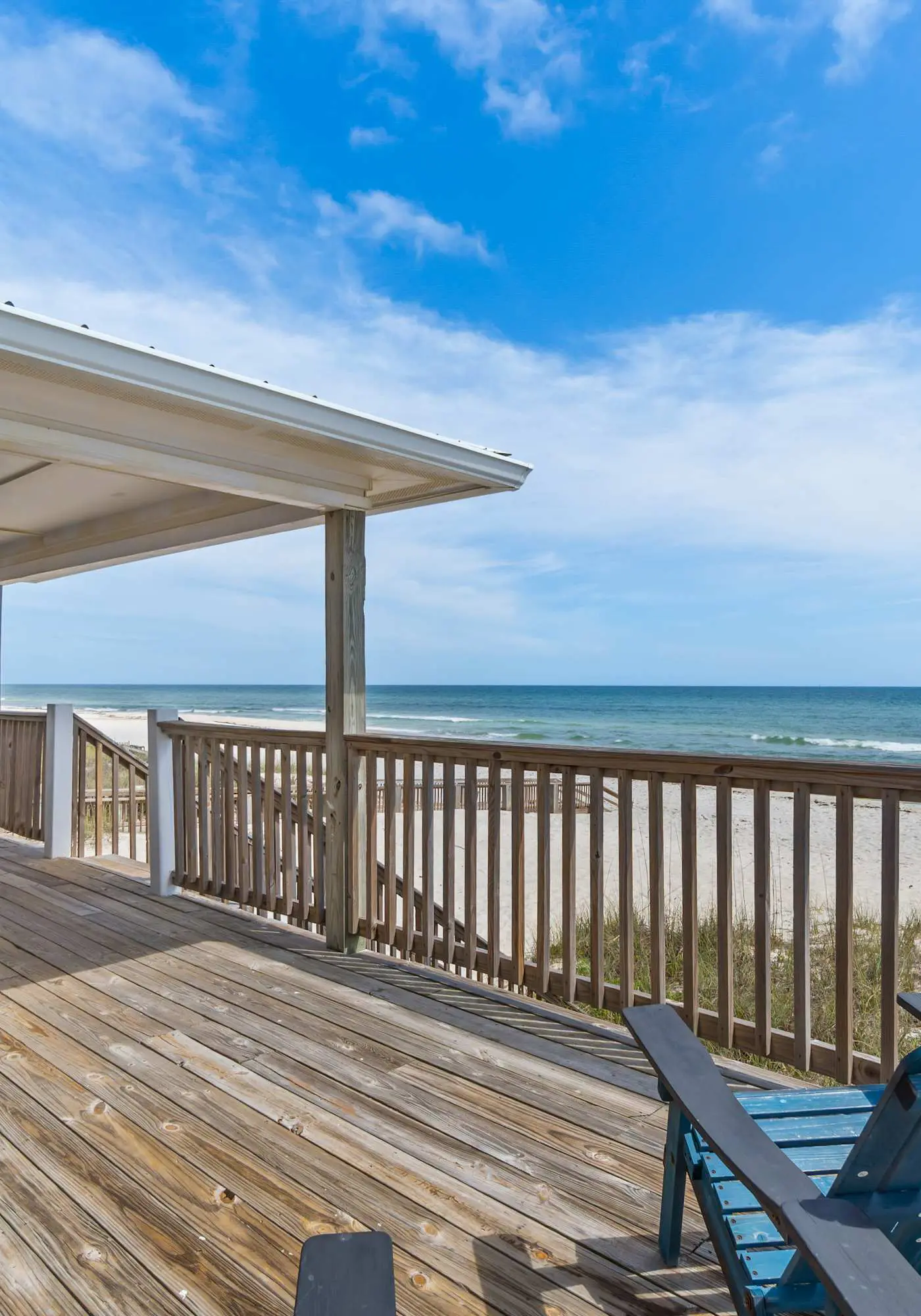 Beachfront Home with Spacious Waterfront Deck and Pet Friendly