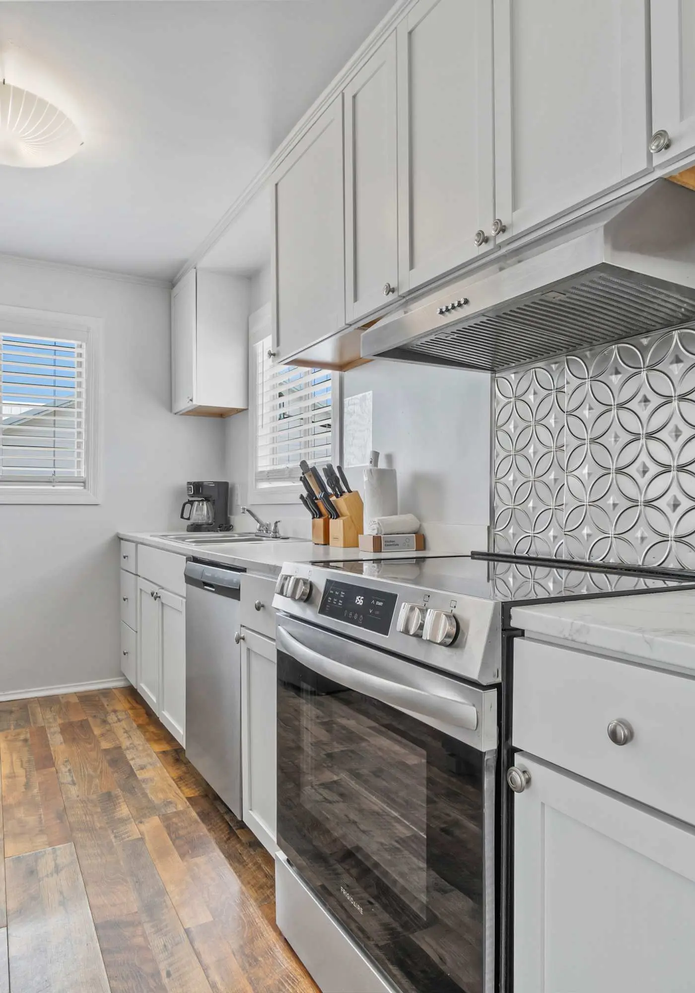Beachfront Home with Spacious Waterfront Deck and Pet Friendly