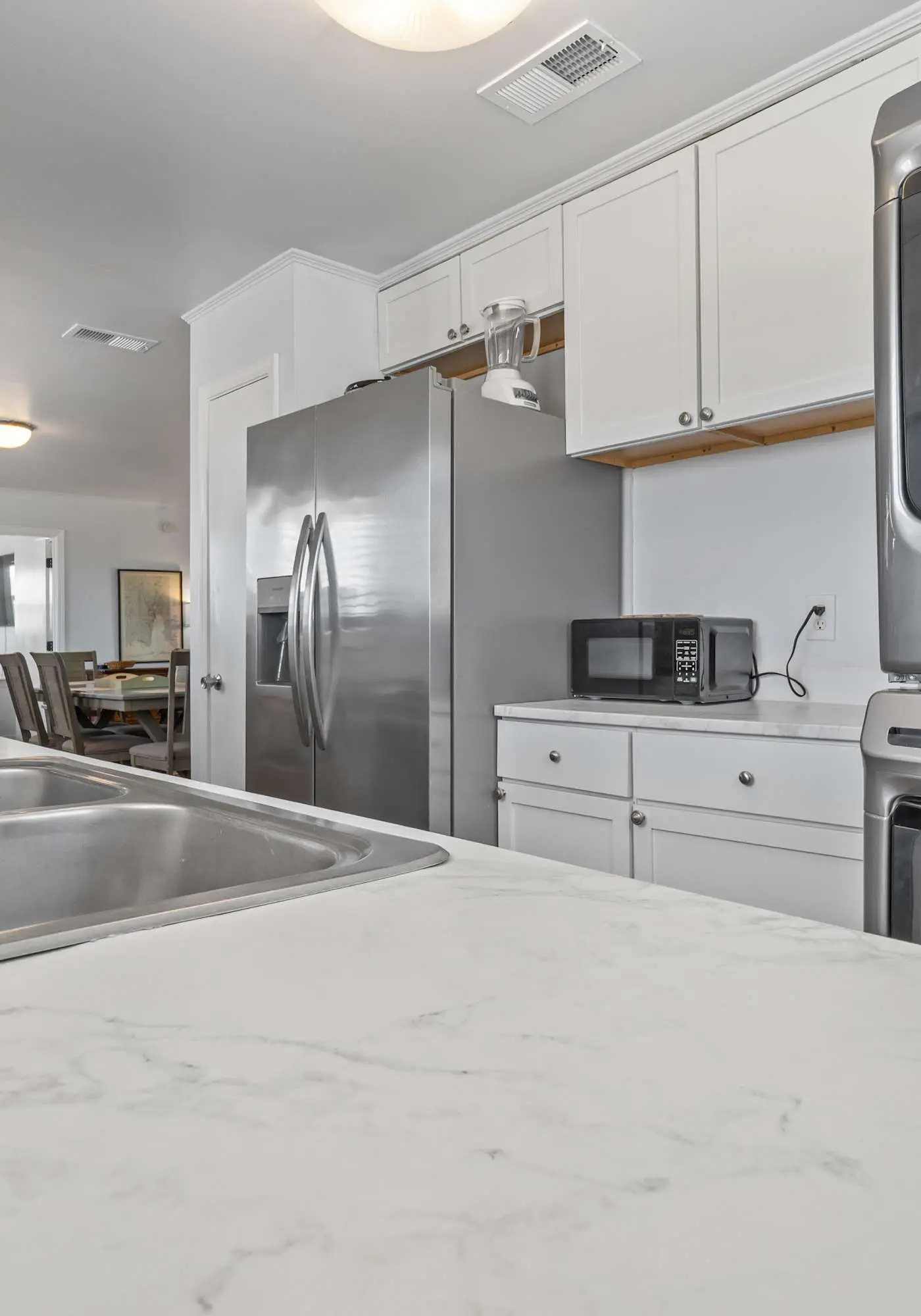 Beachfront Home with Spacious Waterfront Deck and Pet Friendly