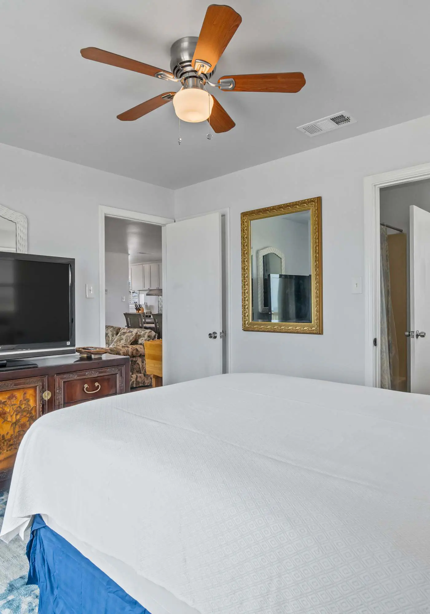 Beachfront Home with Spacious Waterfront Deck and Pet Friendly