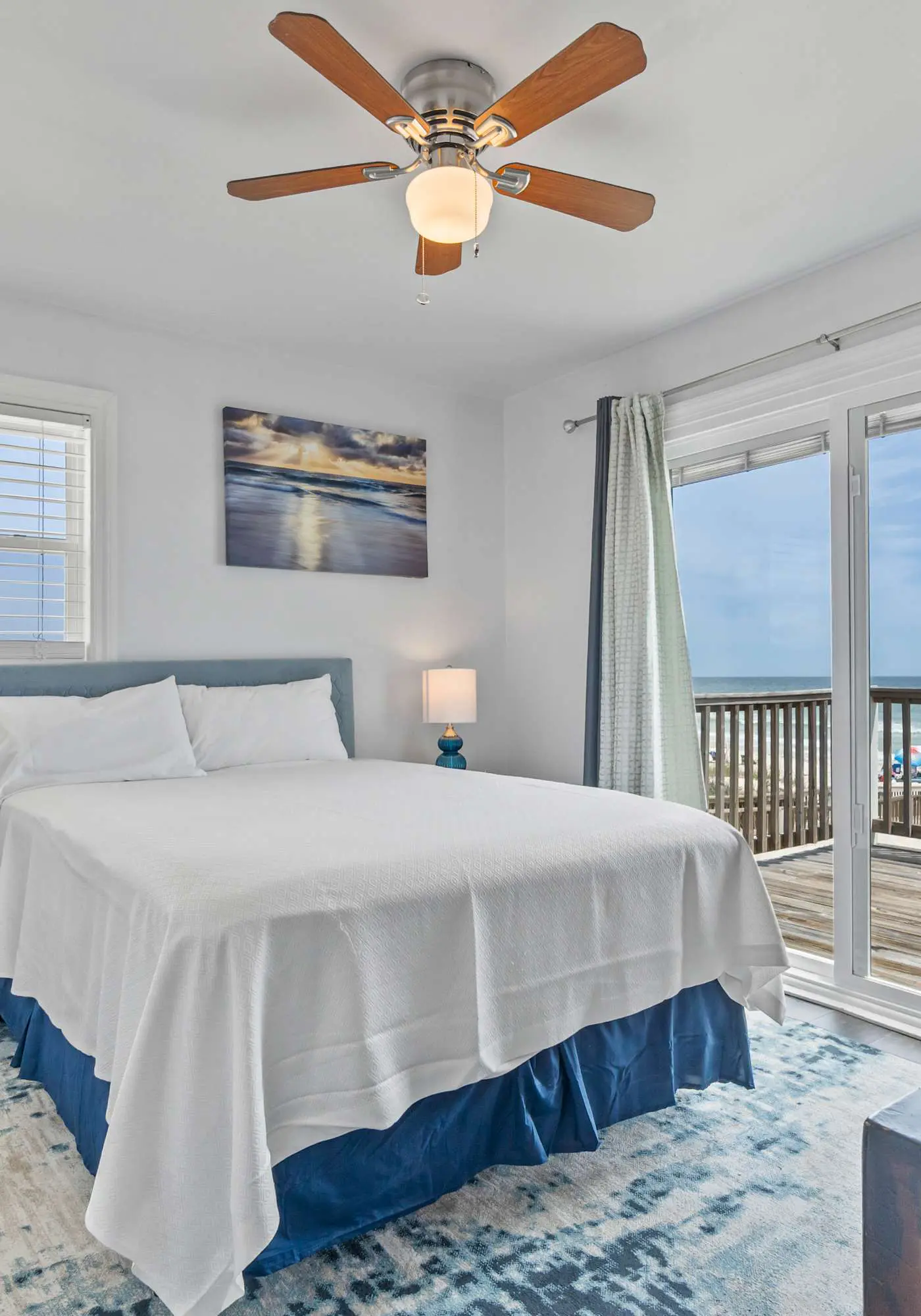 Beachfront Home with Spacious Waterfront Deck and Pet Friendly
