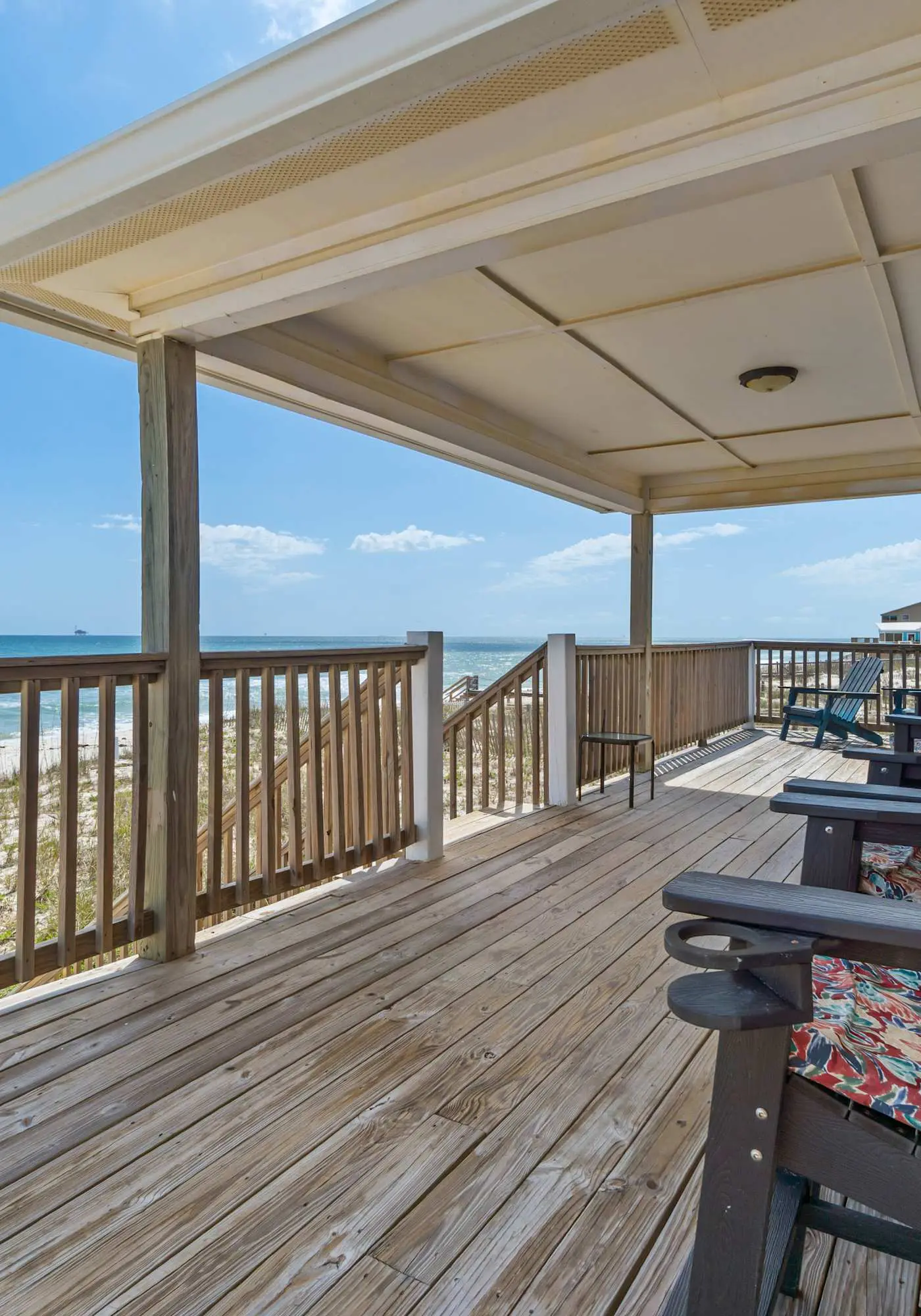 Beachfront Home with Spacious Waterfront Deck and Pet Friendly
