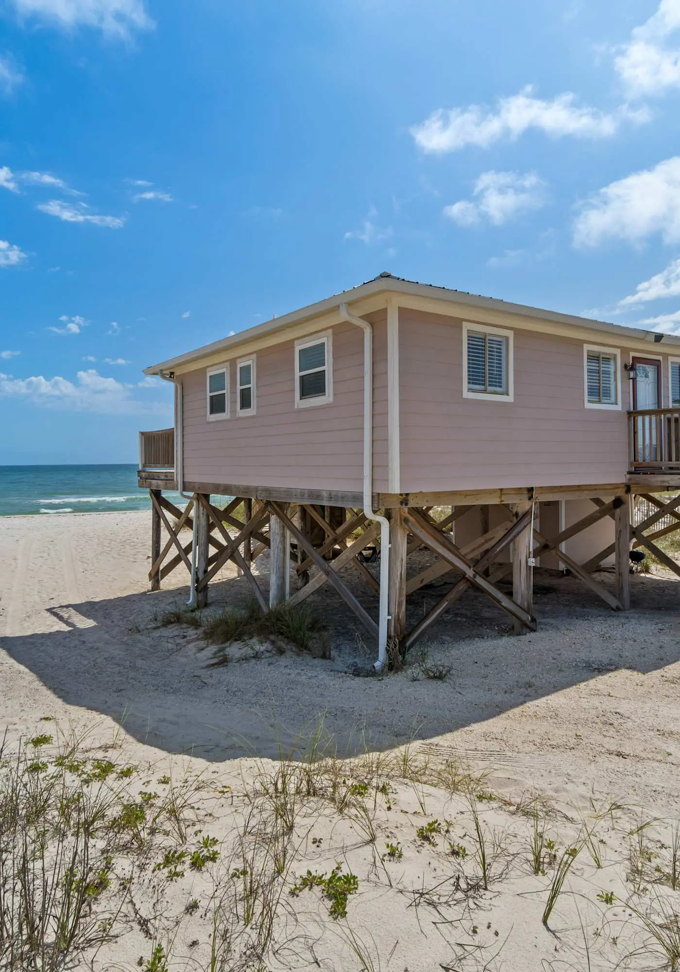 Beachfront Home with Spacious Waterfront Deck and Pet Friendly