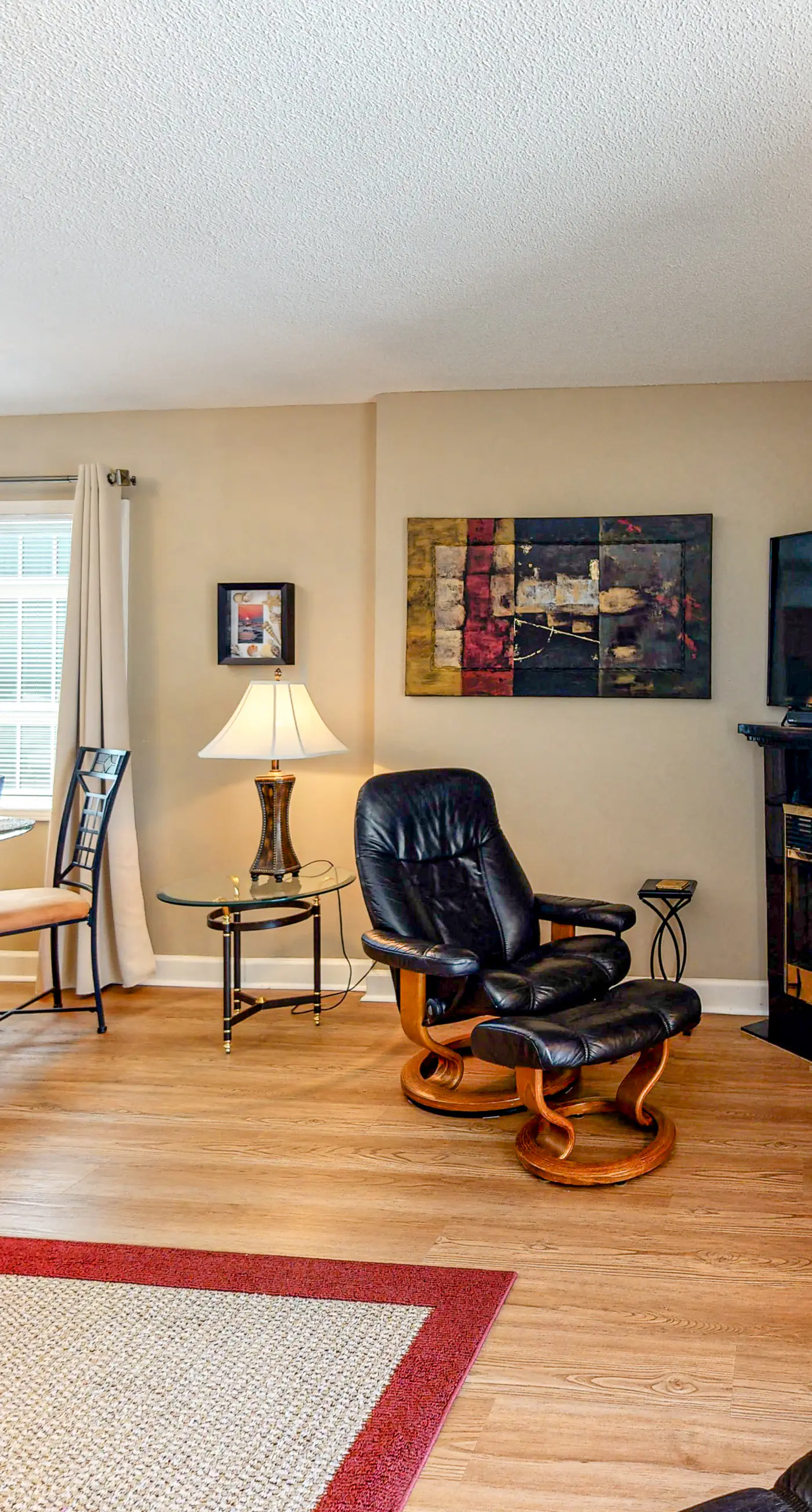 Gulf-front condo on 5th floor with amazing views, on-site pool & balcony