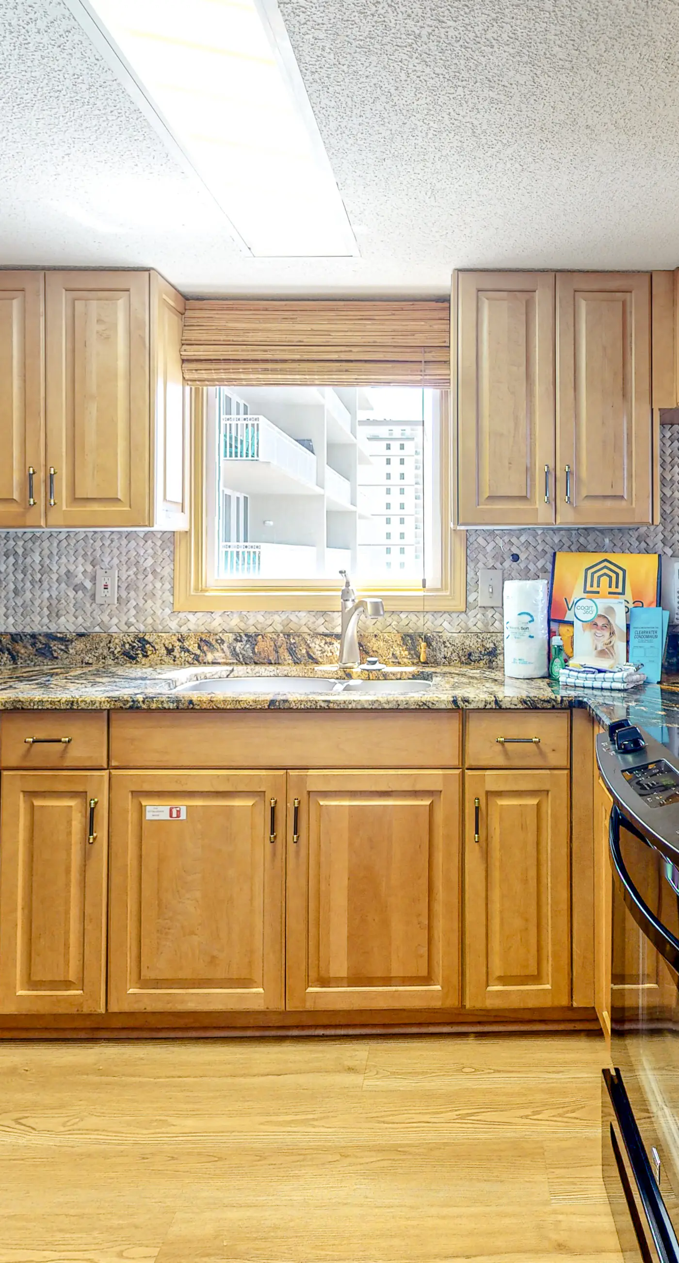 Gulf-front condo on 5th floor with amazing views, on-site pool & balcony